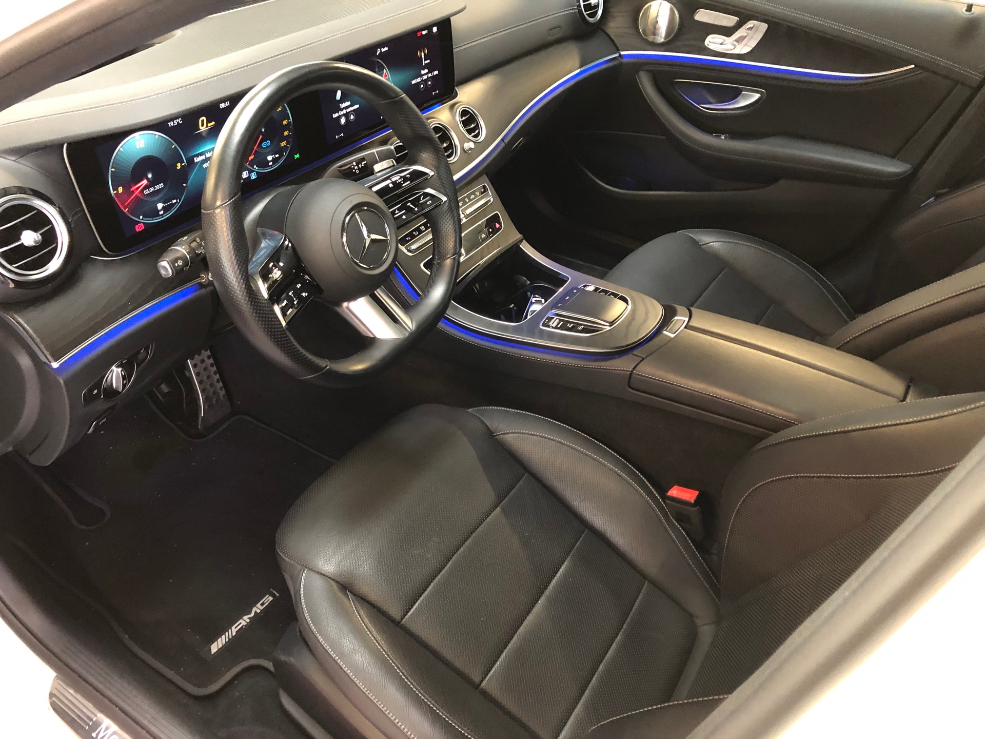 MERCEDES-BENZ E 300 de T 4Matic AMG Line 9G-Tronic - 27