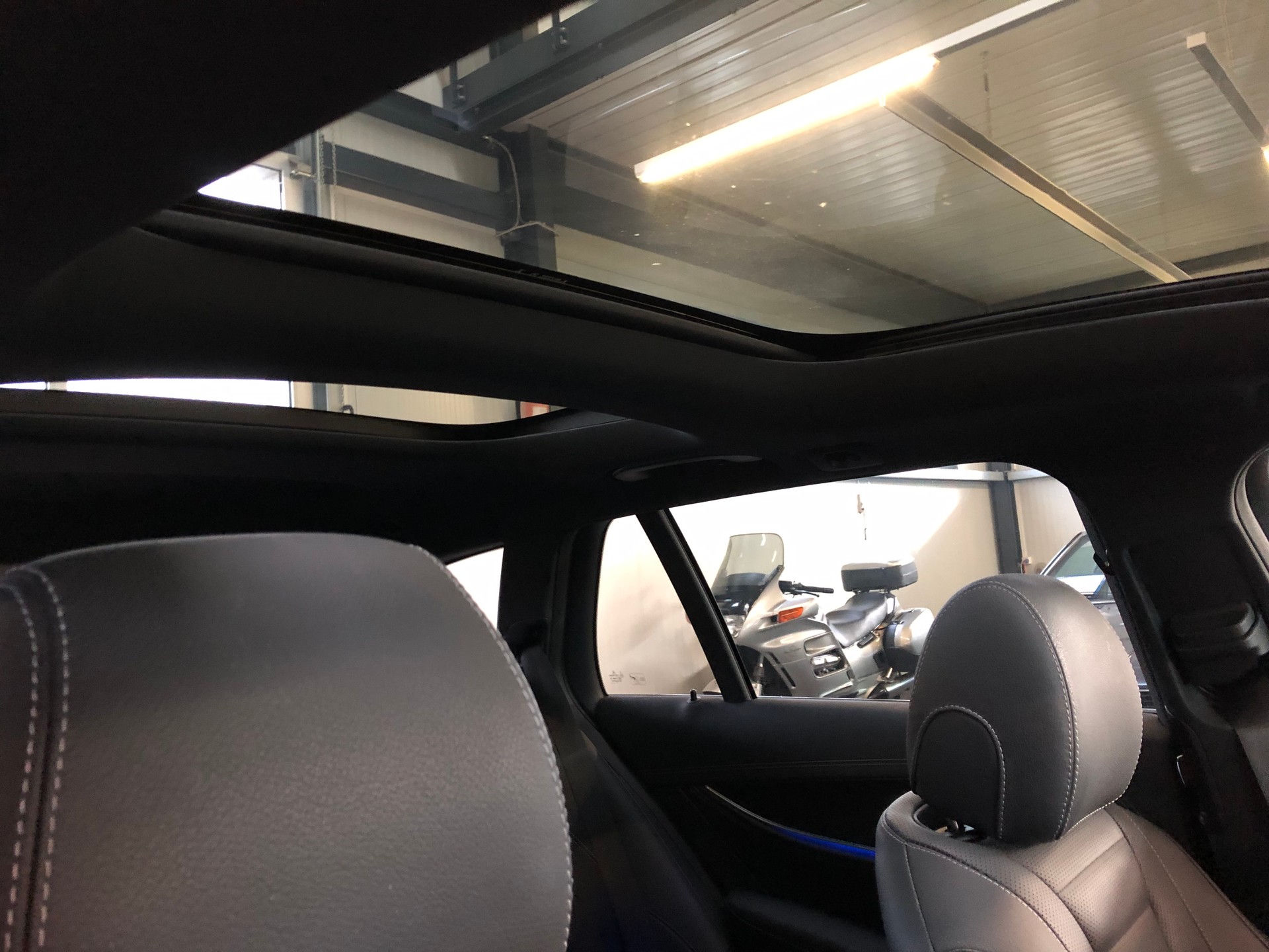 MERCEDES-BENZ E 300 de T 4Matic AMG Line 9G-Tronic - 16