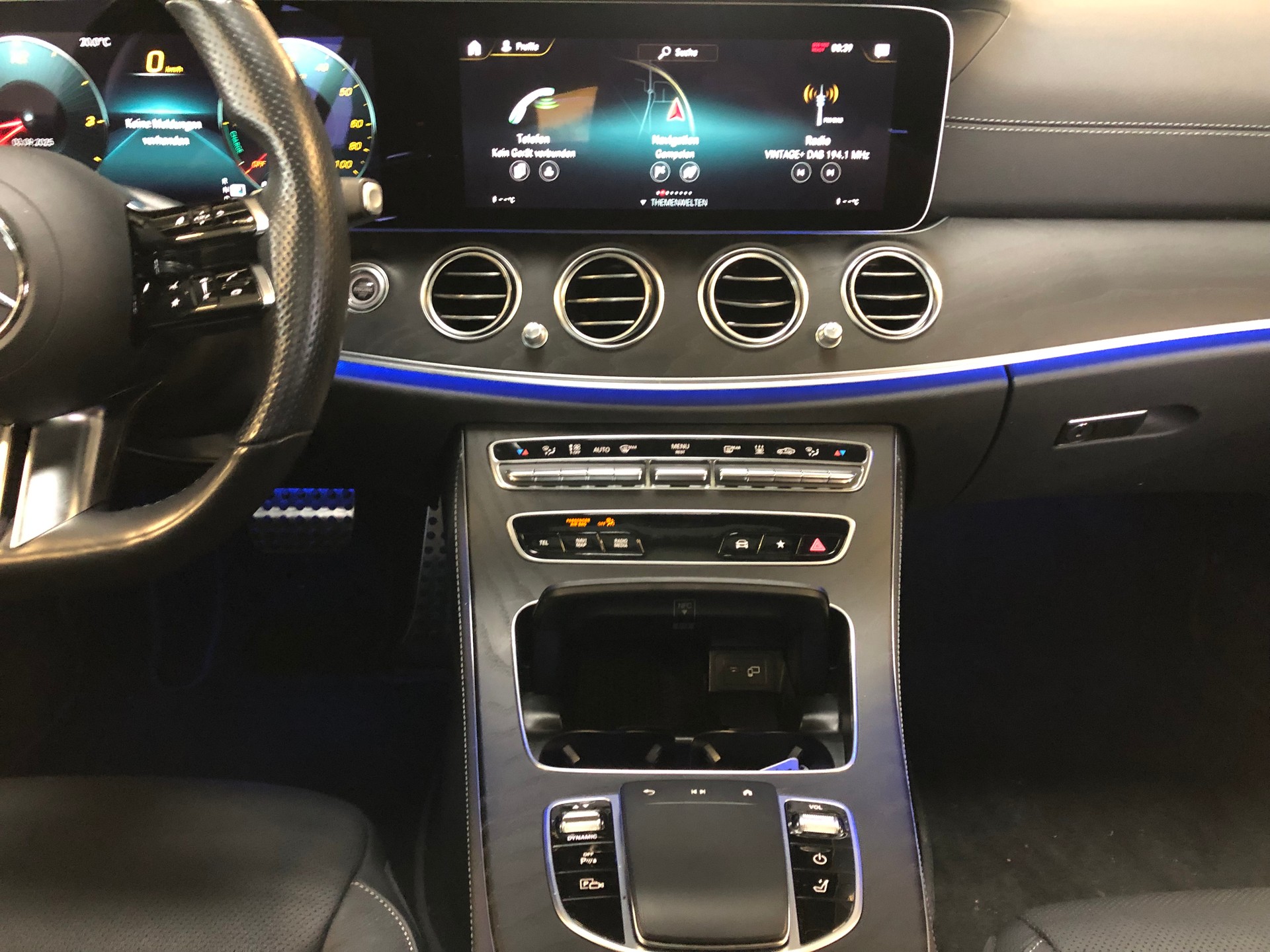 MERCEDES-BENZ E 300 de T 4Matic AMG Line 9G-Tronic - 20