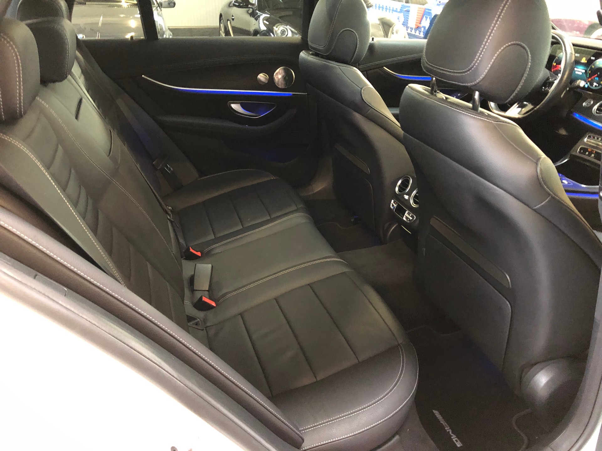 MERCEDES-BENZ E 300 de T 4Matic AMG Line 9G-Tronic - 22