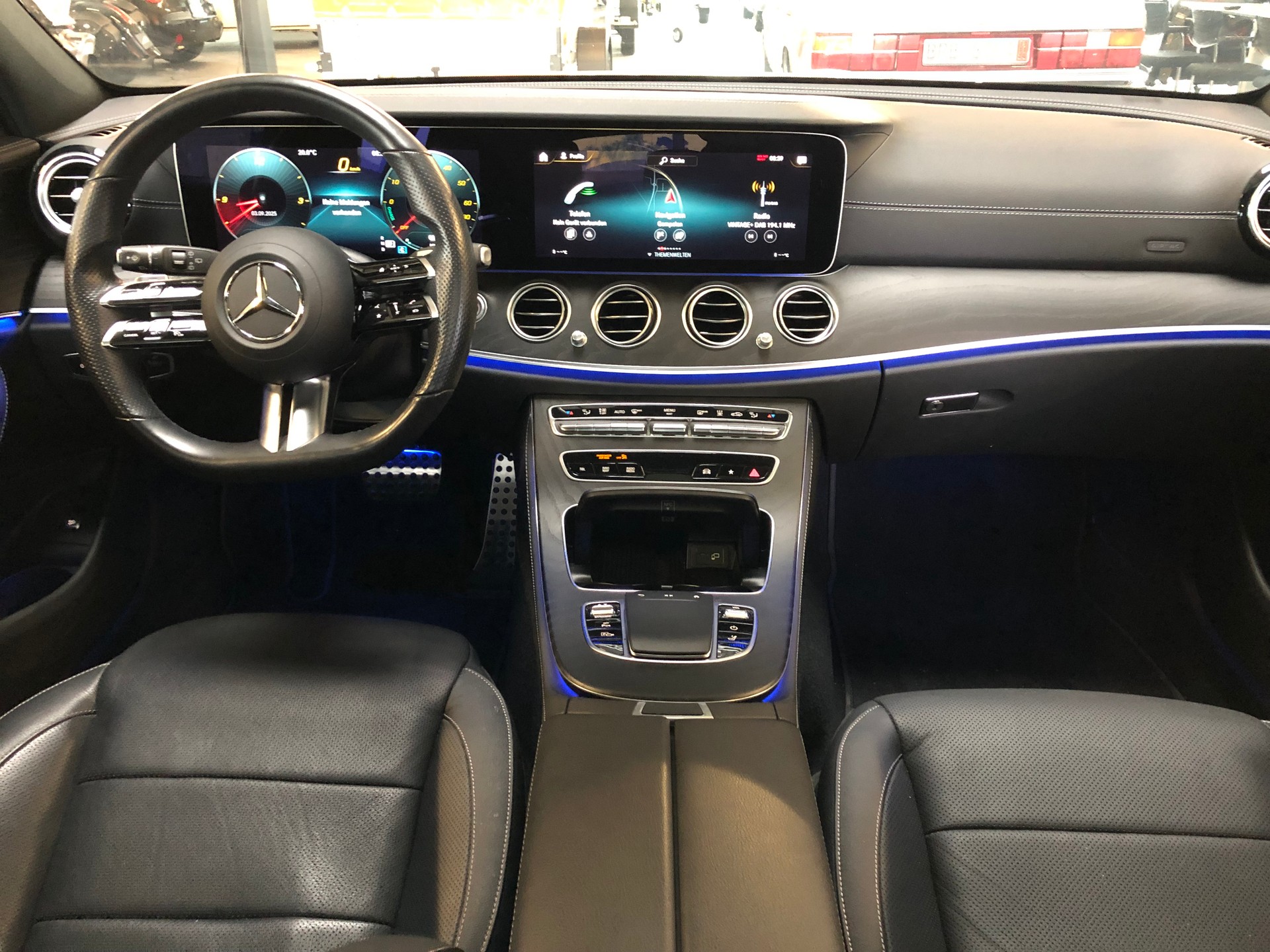 MERCEDES-BENZ E 300 de T 4Matic AMG Line 9G-Tronic - 19