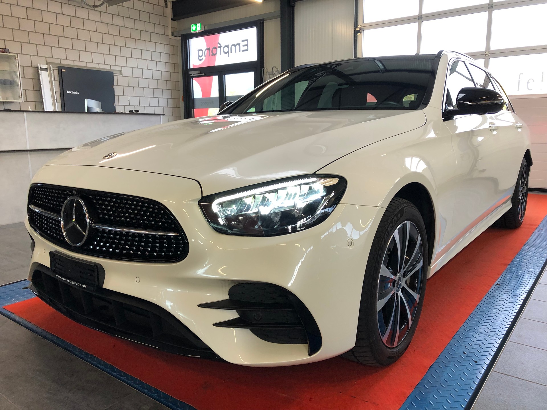 MERCEDES-BENZ E 300 de T 4Matic AMG Line 9G-Tronic - 5