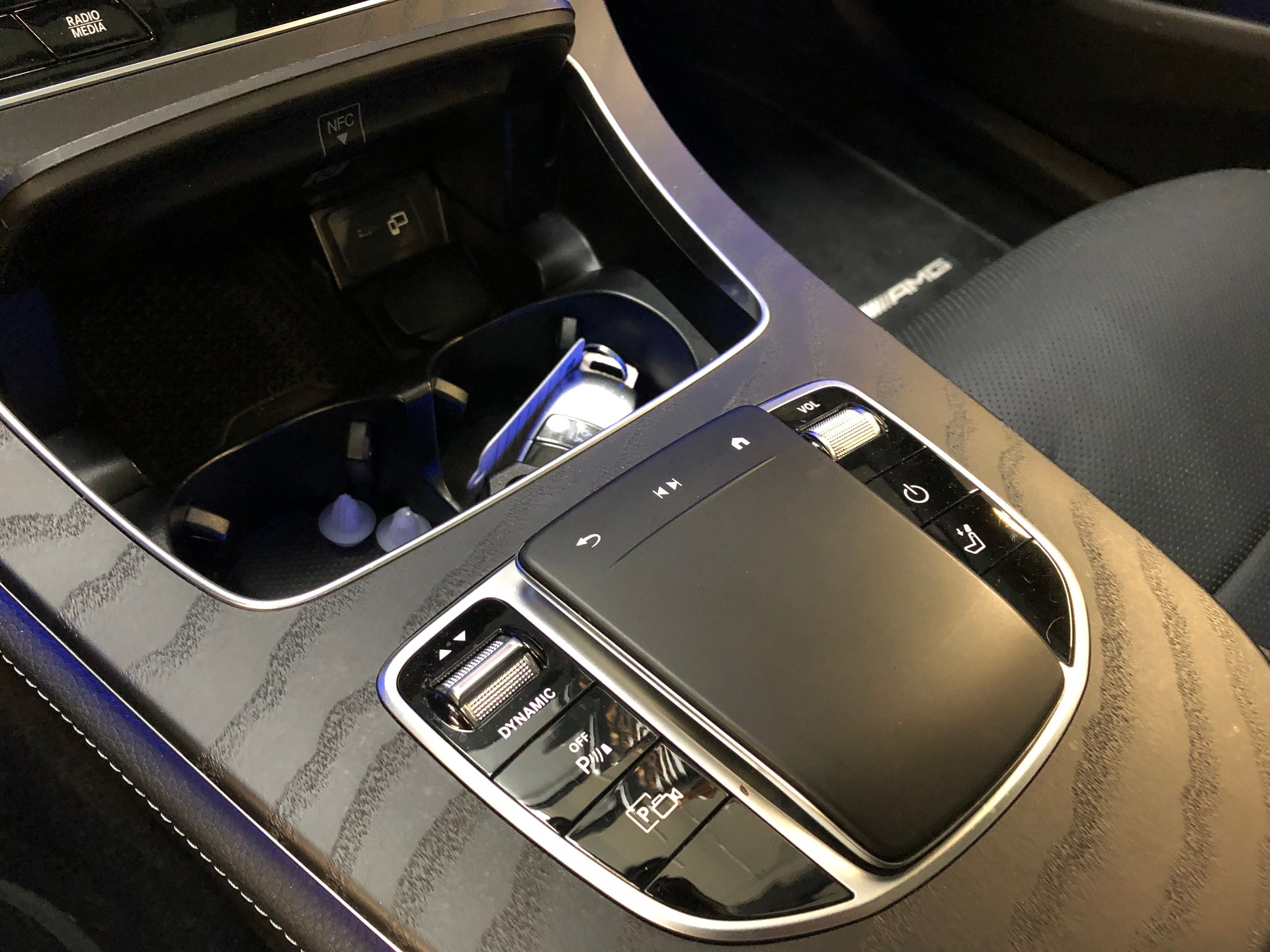 MERCEDES-BENZ E 300 de T 4Matic AMG Line 9G-Tronic - 30