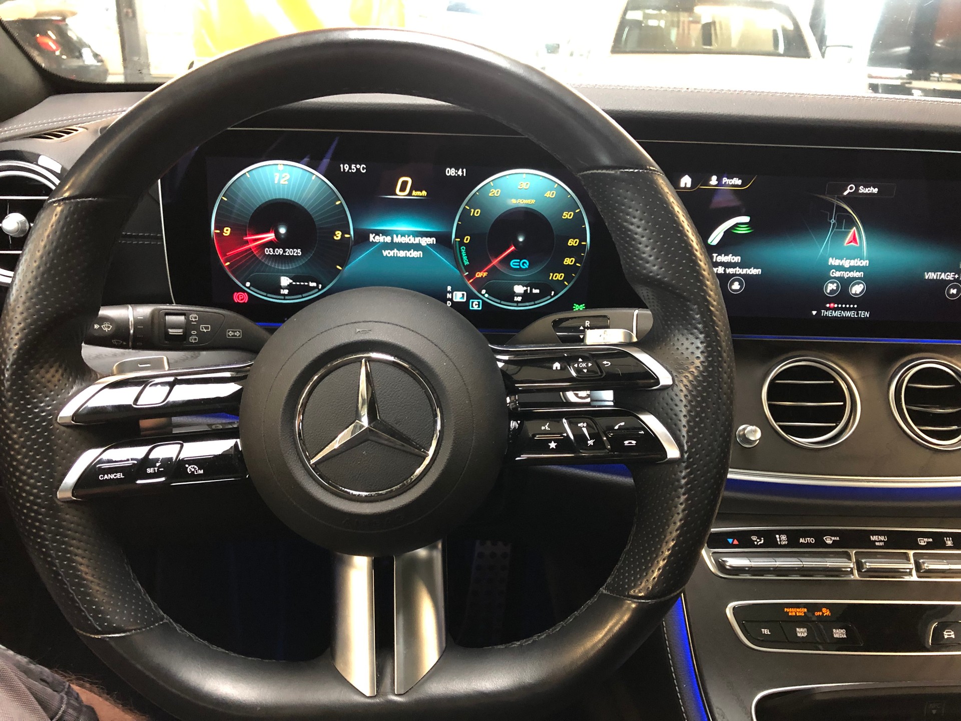 MERCEDES-BENZ E 300 de T 4Matic AMG Line 9G-Tronic - 29