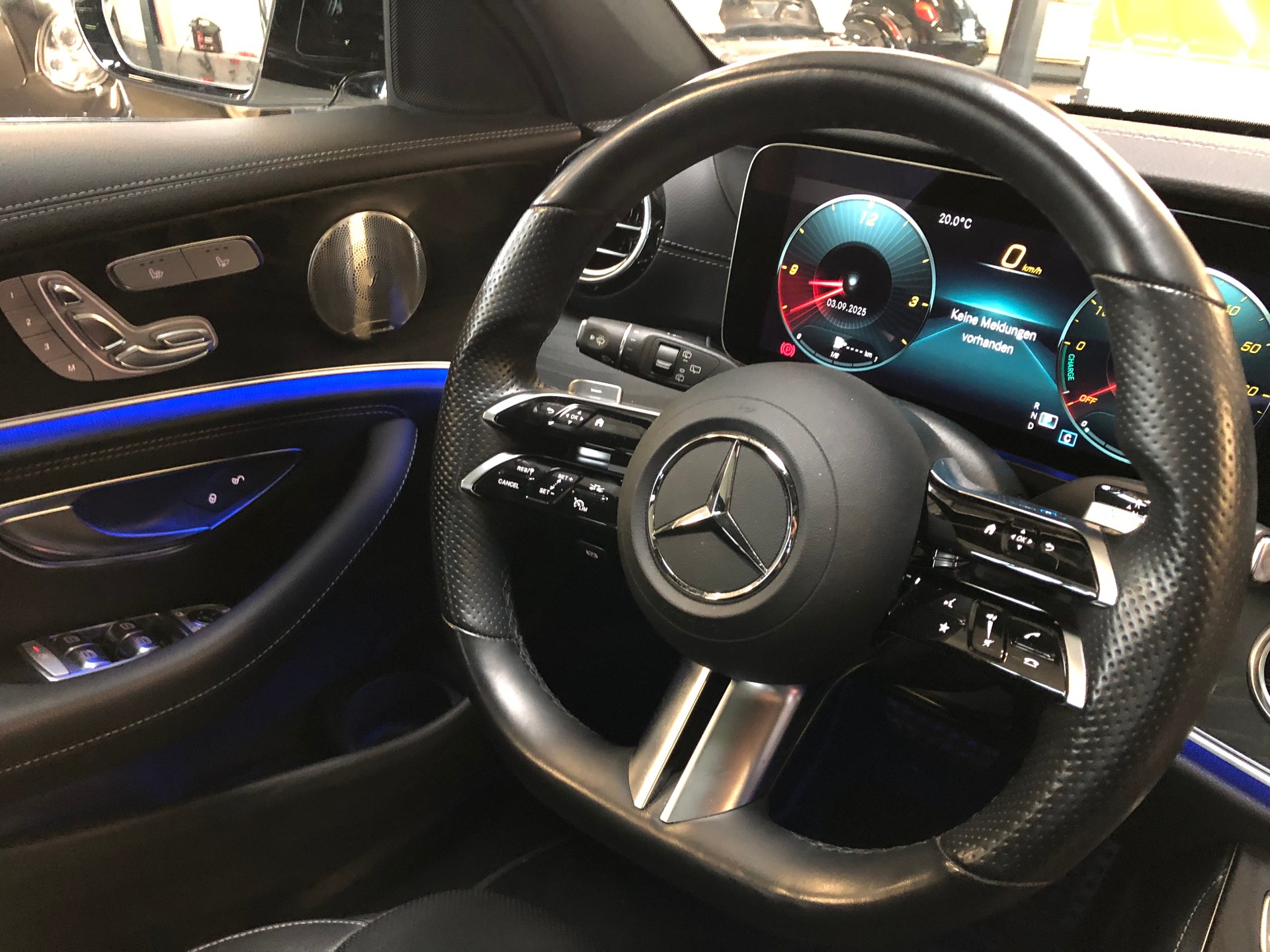 MERCEDES-BENZ E 300 de T 4Matic AMG Line 9G-Tronic - 18