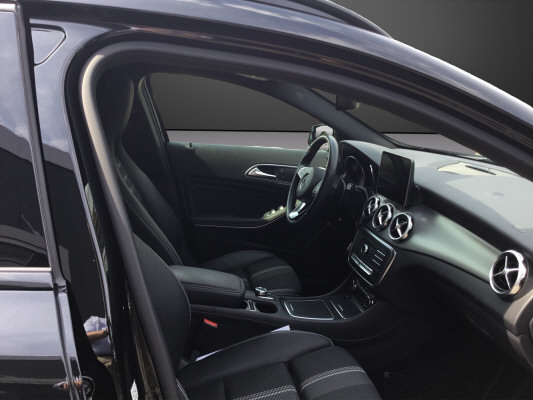 MERCEDES-BENZ GLA 200 Urban - 9