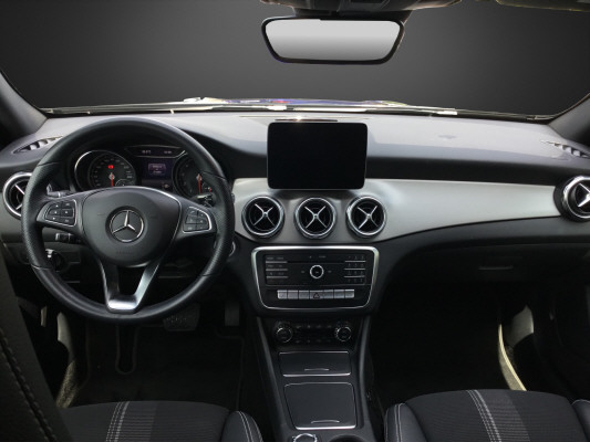 MERCEDES-BENZ GLA 200 Urban - 8