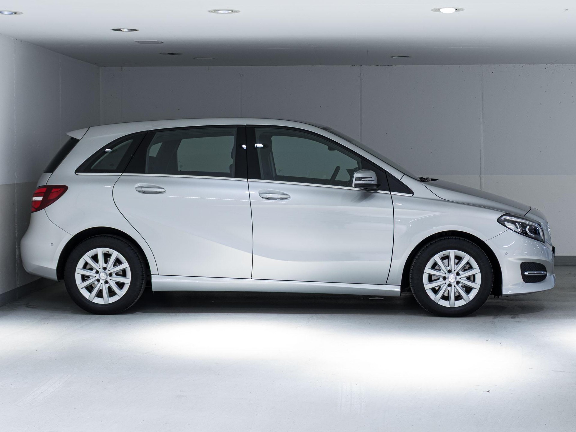 MERCEDES-BENZ B 180 - 2