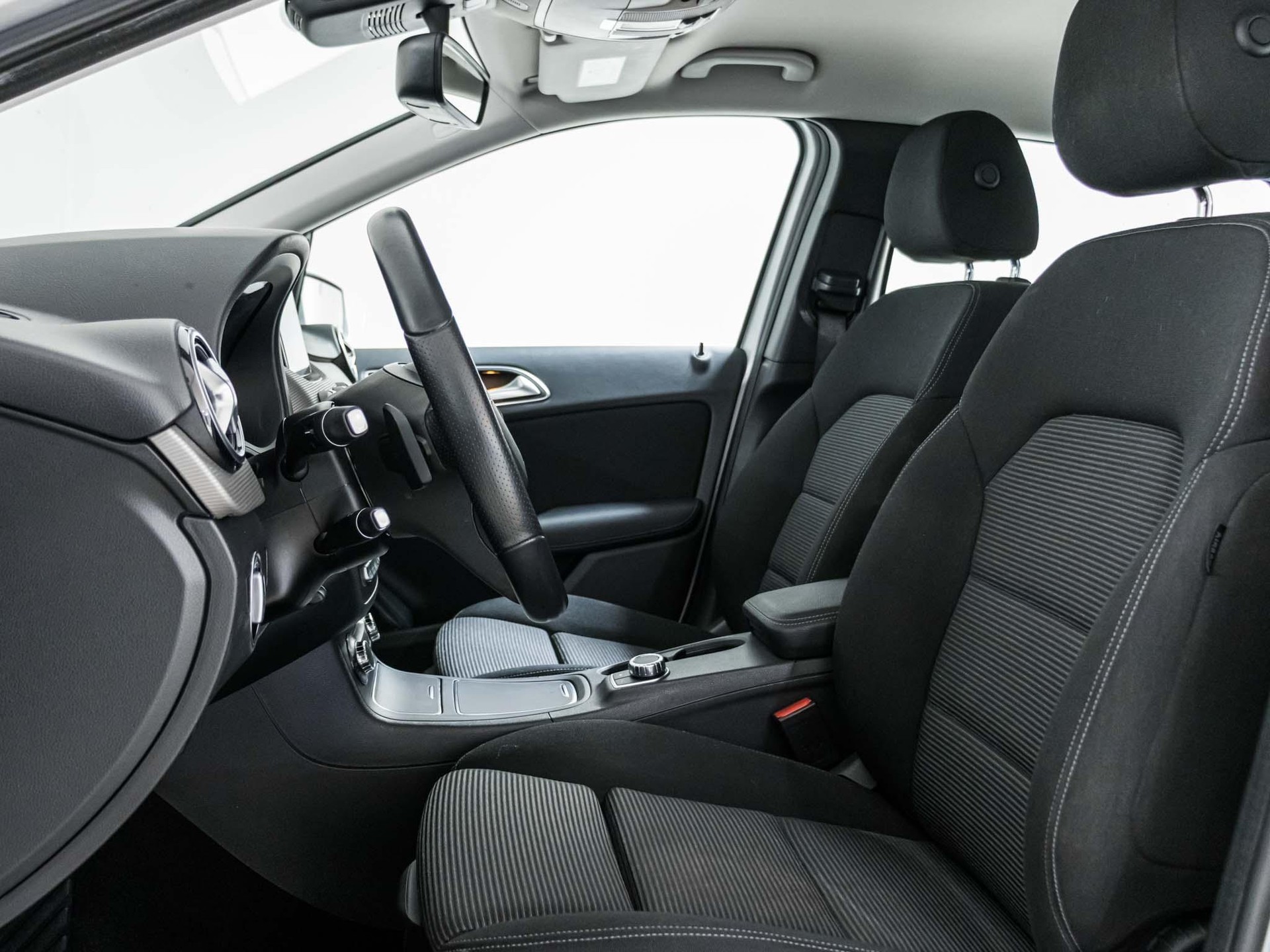 MERCEDES-BENZ B 180 - 7