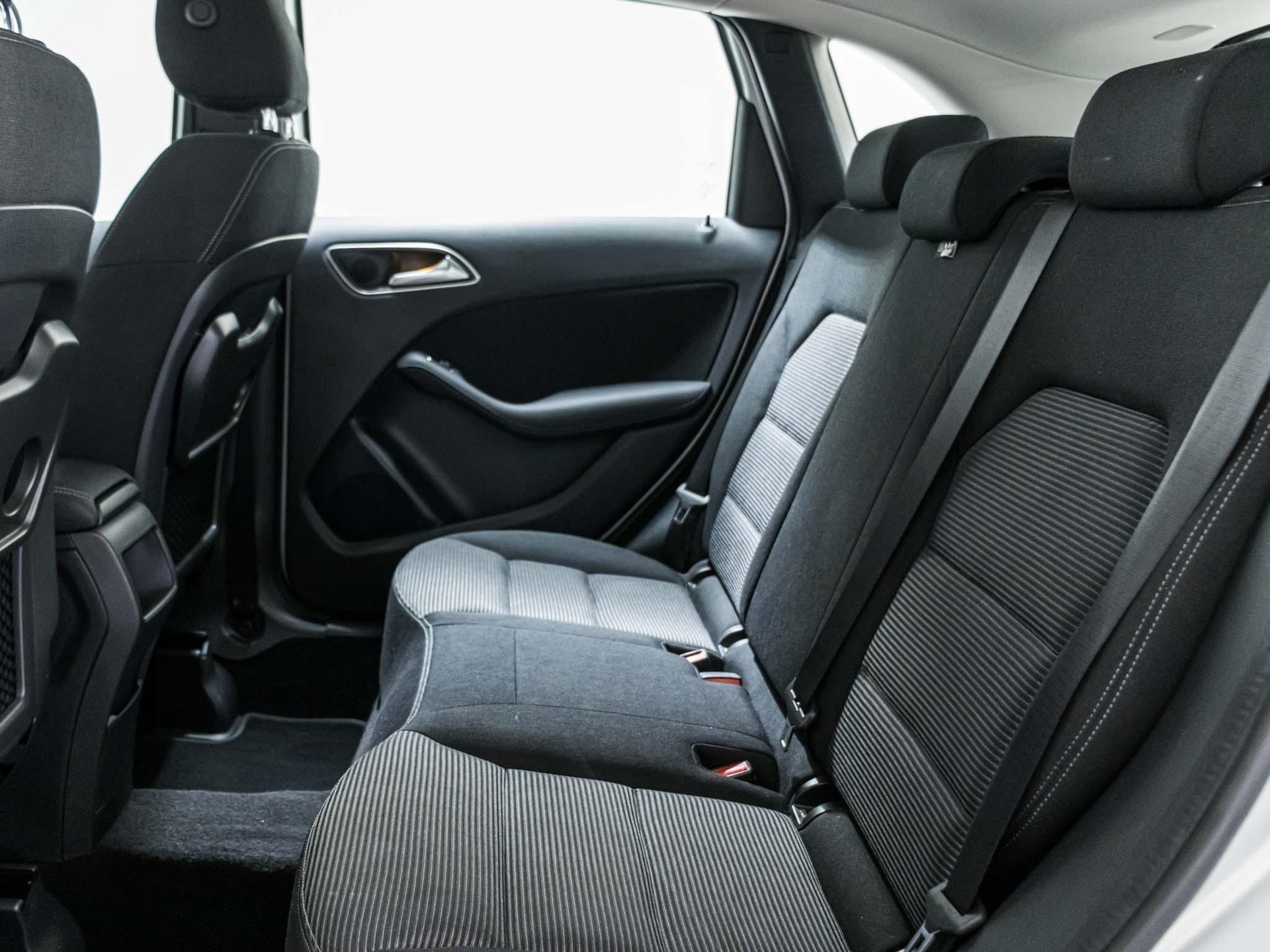 MERCEDES-BENZ B 180 - 8