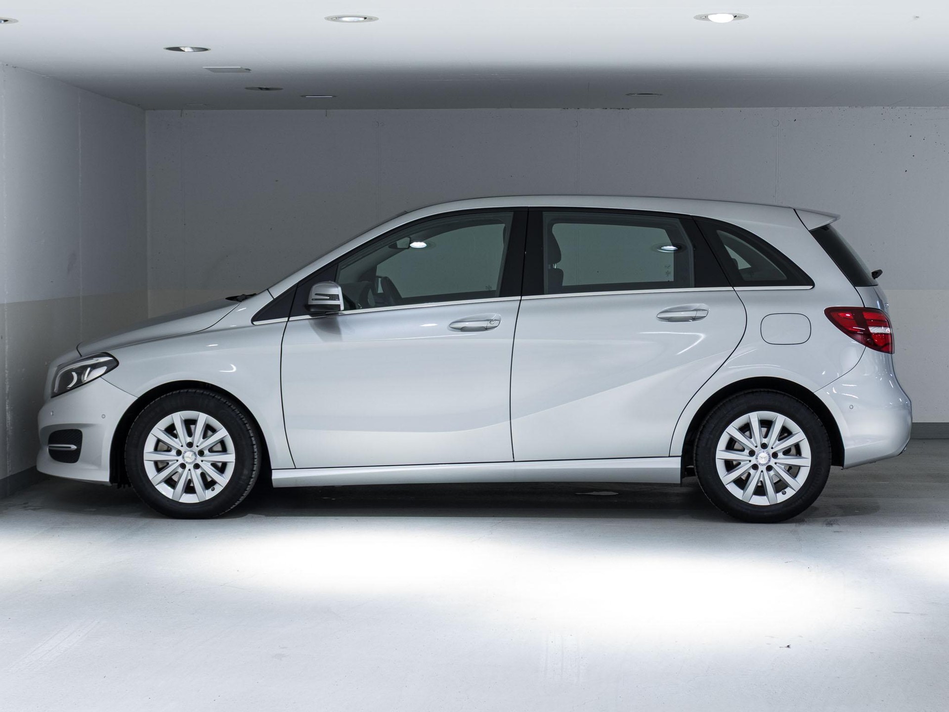 MERCEDES-BENZ B 180 - 5