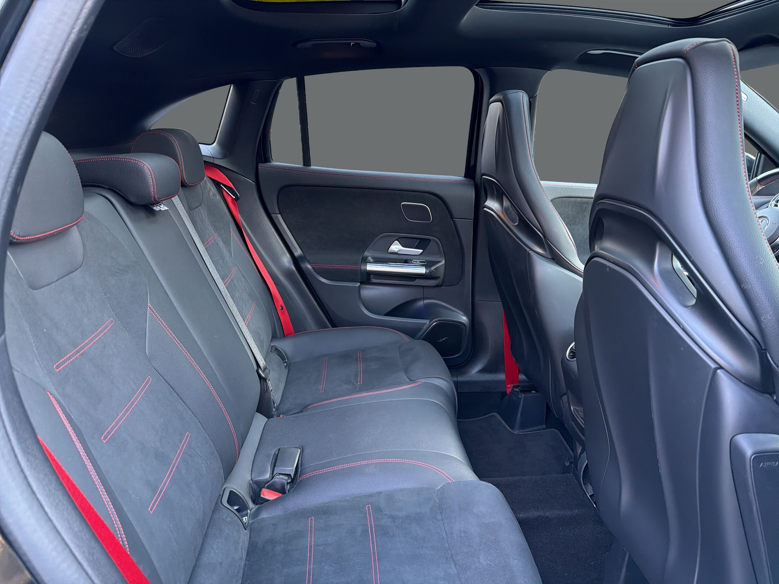 MERCEDES-BENZ GLA 45 S AMG 4Matic+ - 19