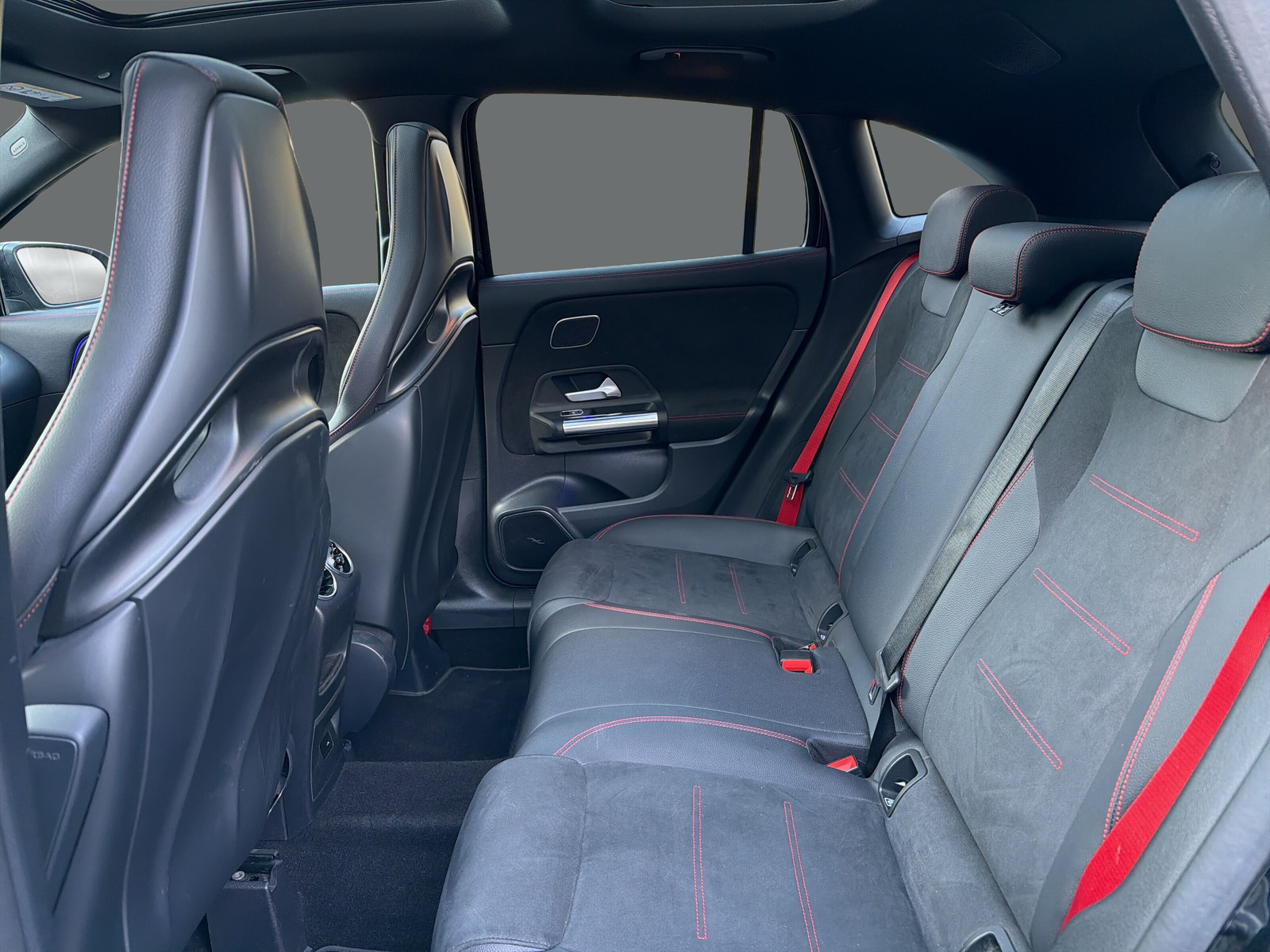 MERCEDES-BENZ GLA 45 S AMG 4Matic+ - 14