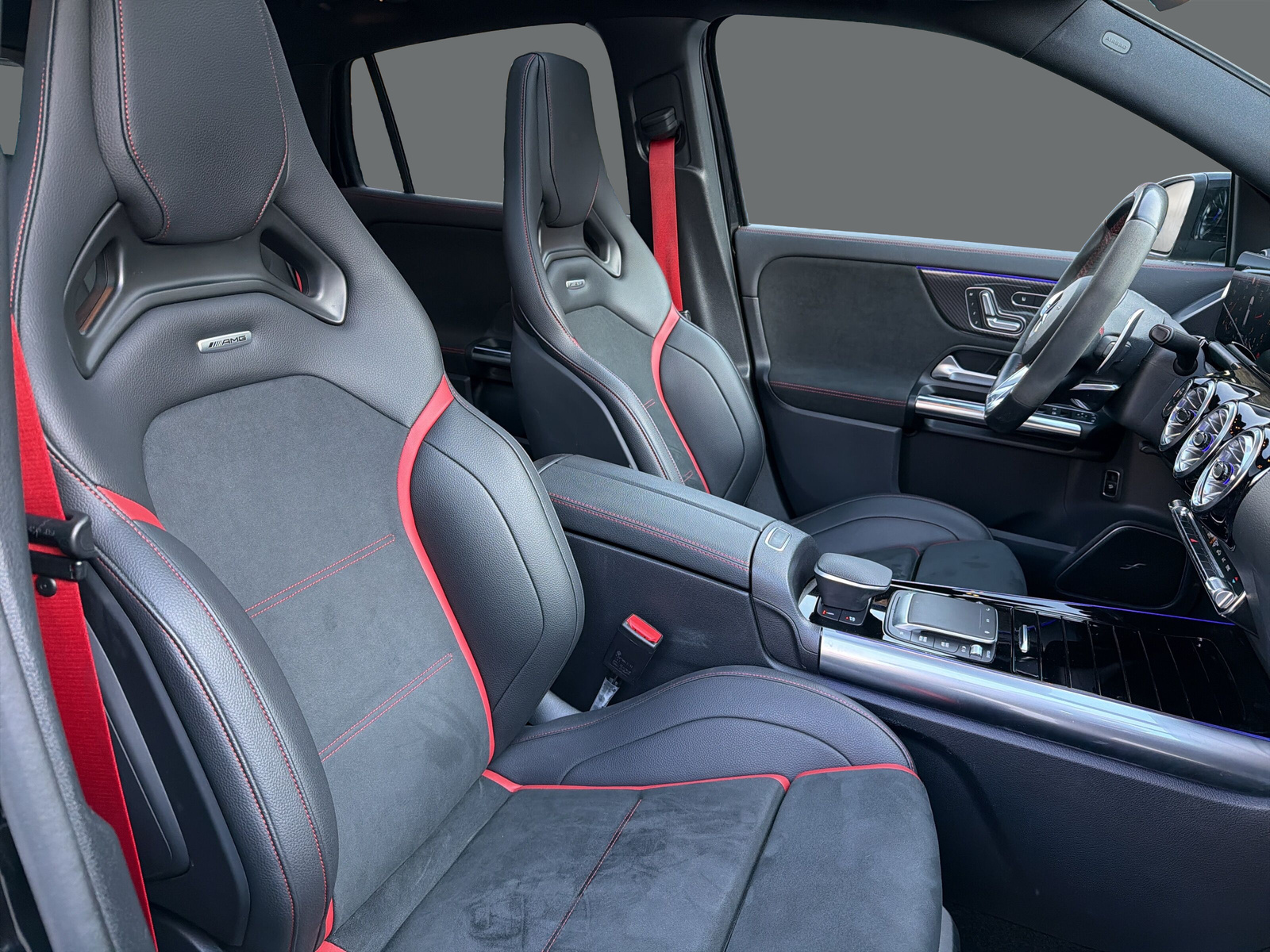 MERCEDES-BENZ GLA 45 S AMG 4Matic+ - 18