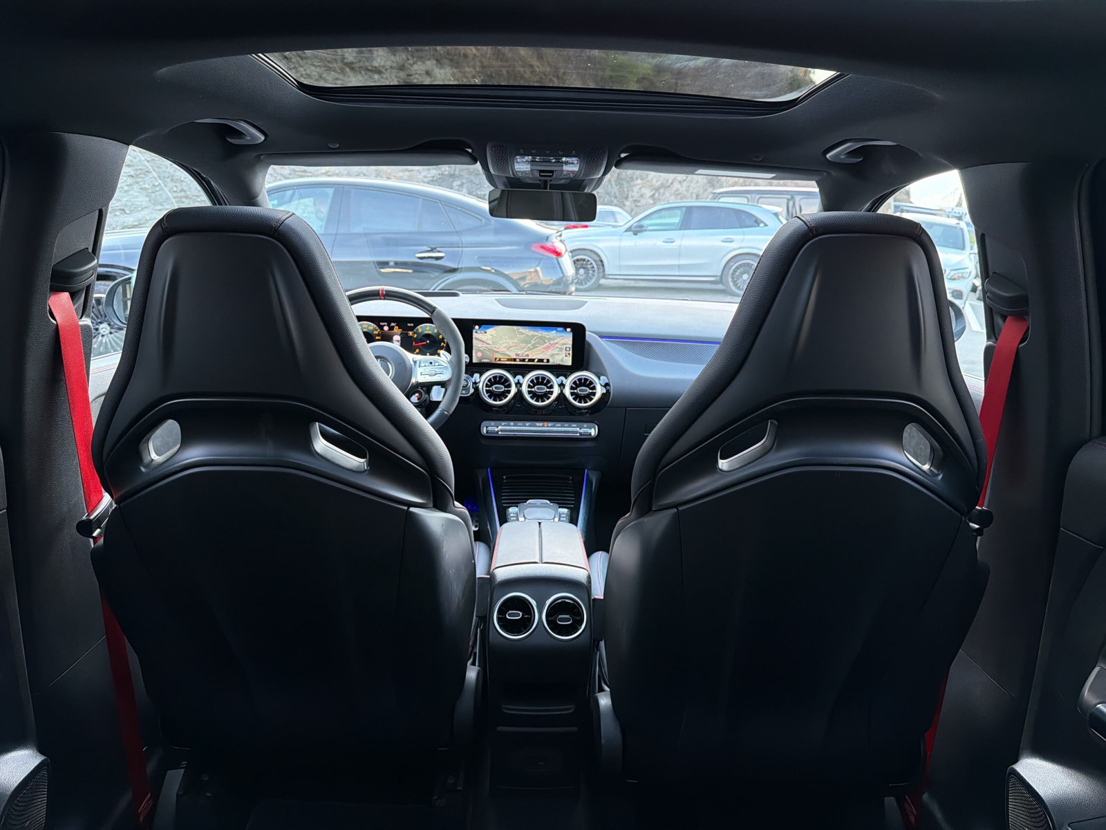 MERCEDES-BENZ GLA 45 S AMG 4Matic+ - 27