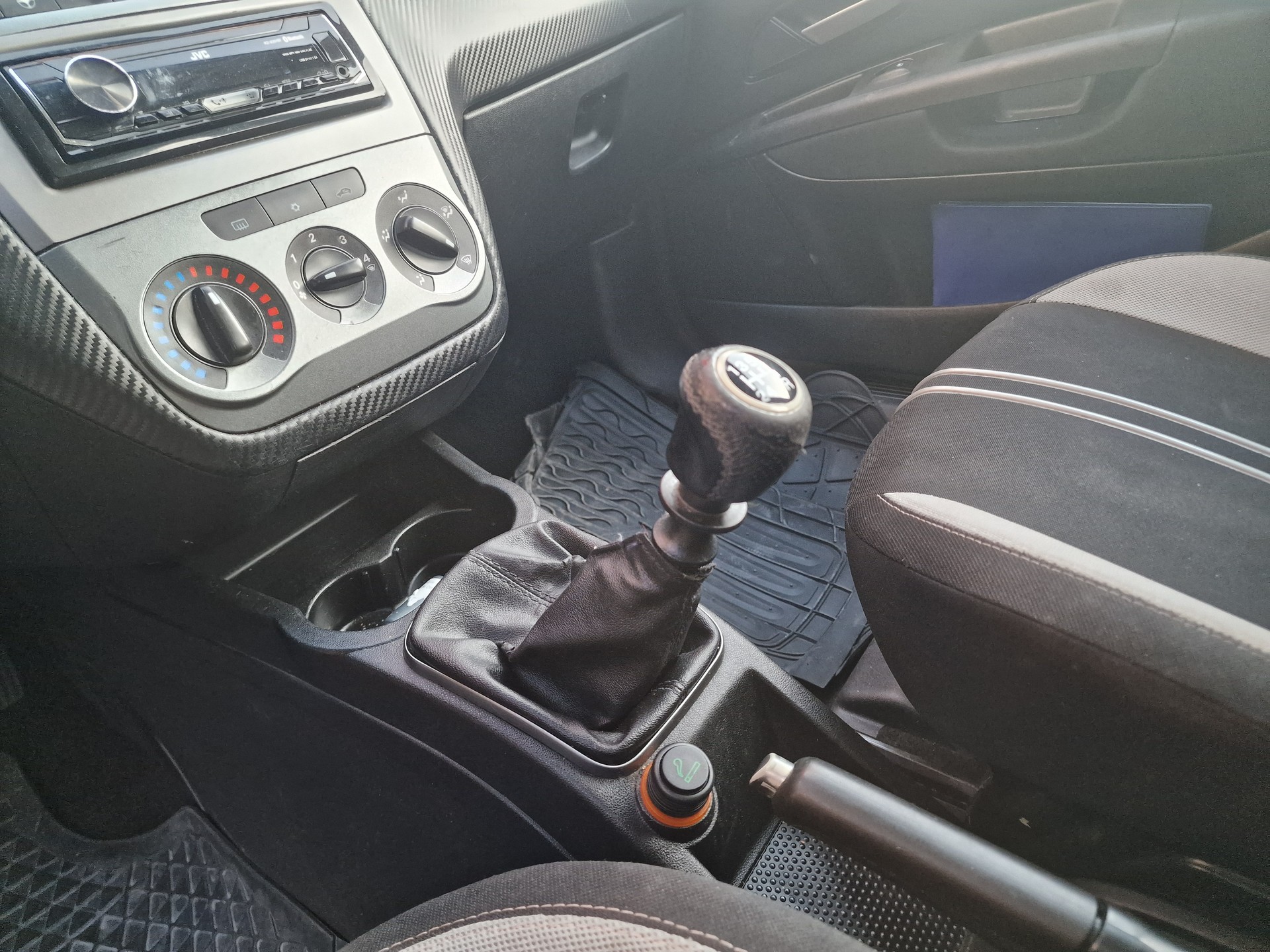 FIAT Punto 1.4 Genius 12Mt Gara 8x Bereift MFK Neu - 12