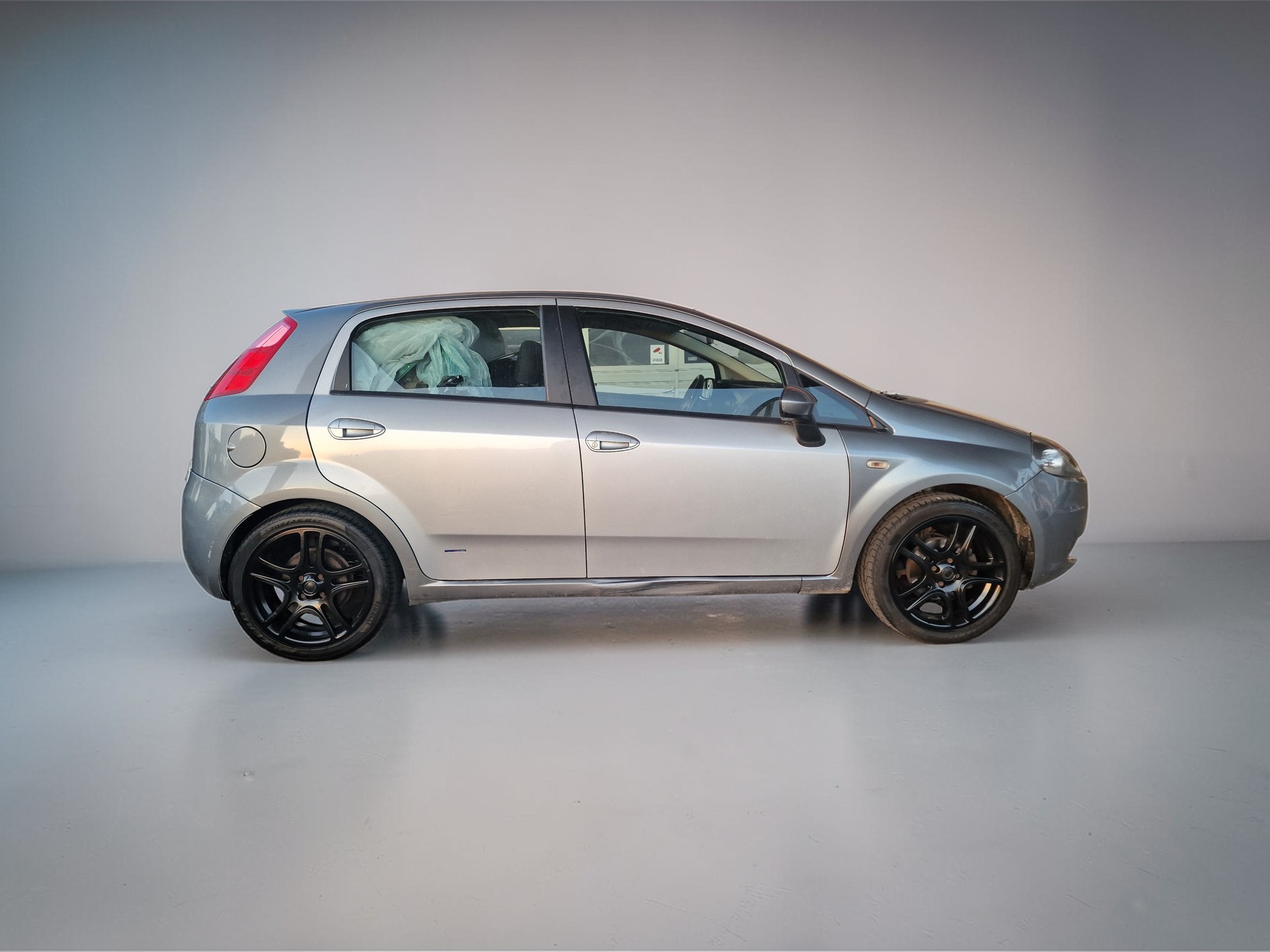 FIAT Punto 1.4 Genius 12Mt Gara 8x Bereift MFK Neu