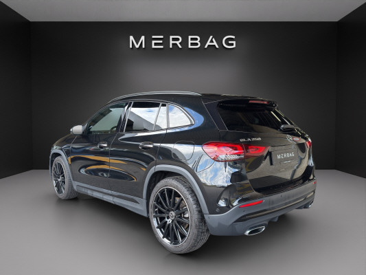 MERCEDES-BENZ GLA 250 AMG Line 4Matic - 3