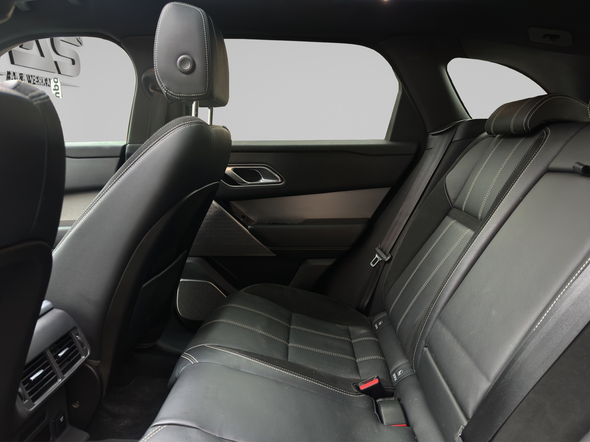 LAND ROVER RANGE ROVER VELAR 11