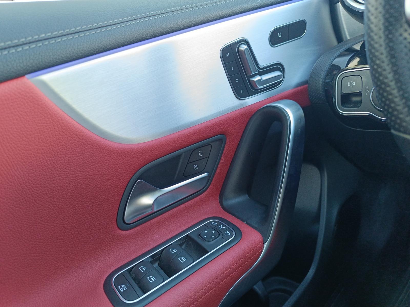 MERCEDES-BENZ A 220 AMG Line 4m - 19