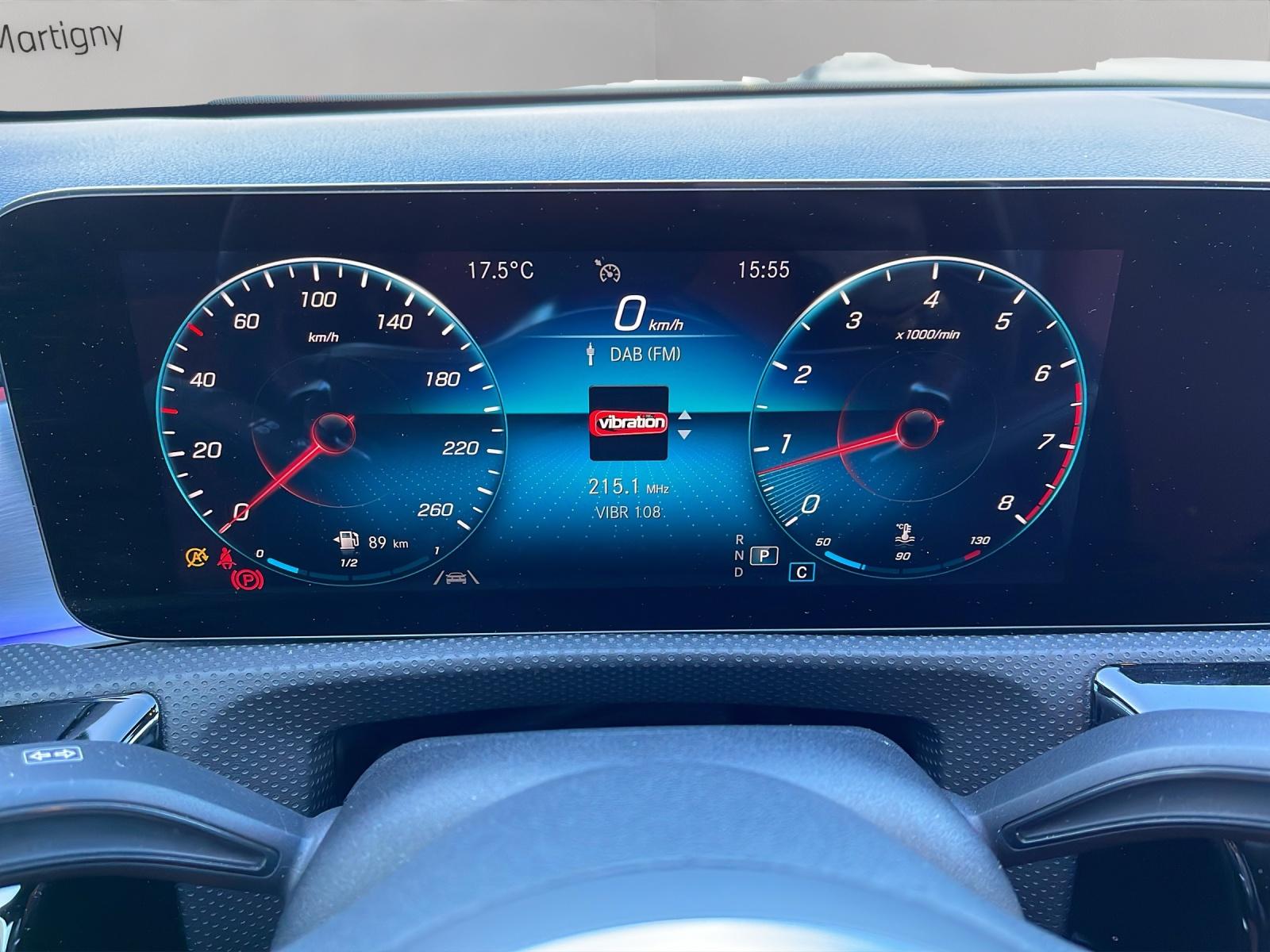 MERCEDES-BENZ A 220 AMG Line 4m - 18