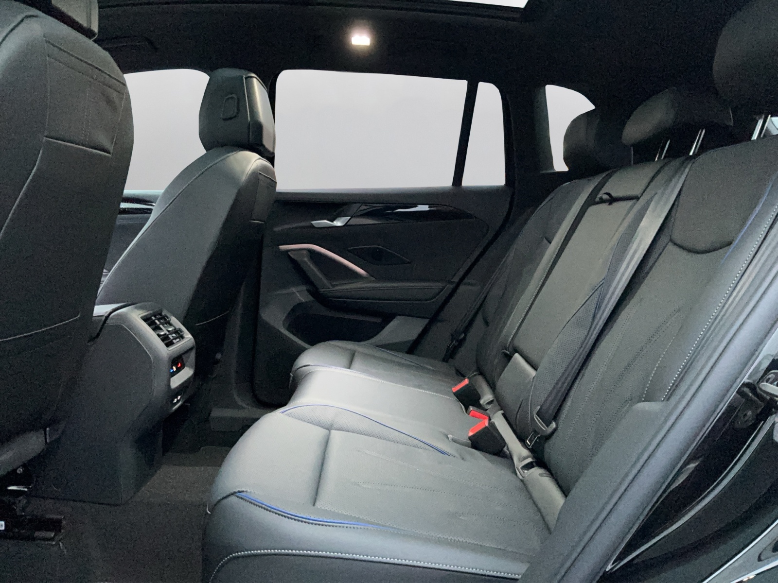 VW Tiguan 2.0 TSI DSG R-Line Plus 4Motion - 11