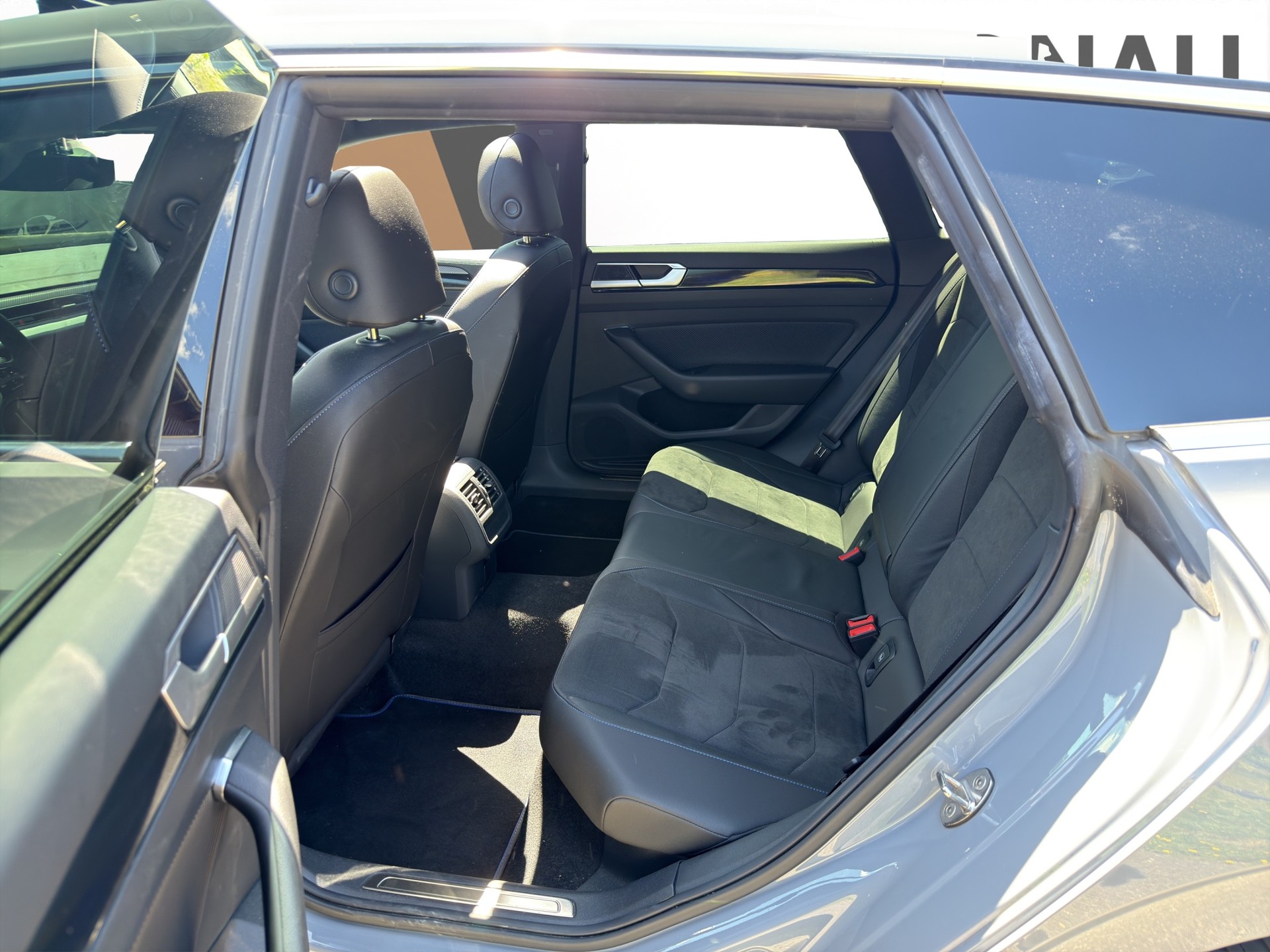 VW Arteon Shooting Brake 2.0 TSI R DSG 4m Schiebedach - 17