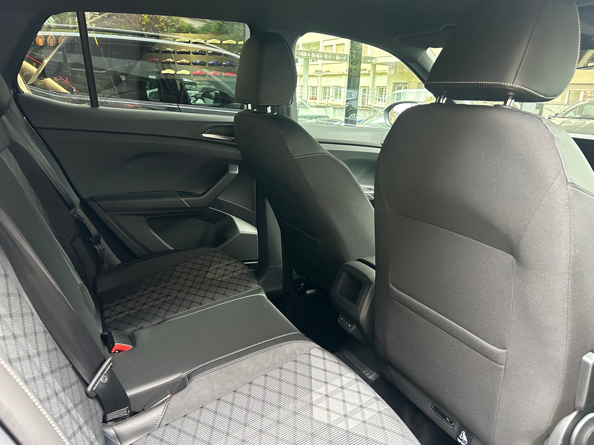 VW T-Cross 1.0 TSI R-Line DSG - 11