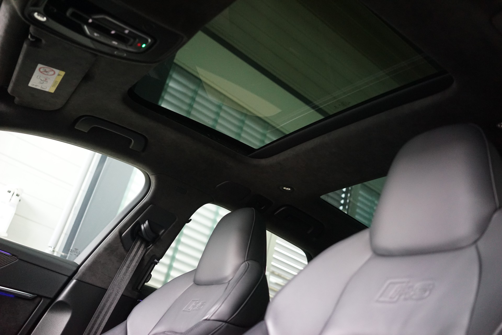 AUDI RS6 Avant 4.0 TFSI V8 quattro / Exklusiv Carbon Kit ** - 27