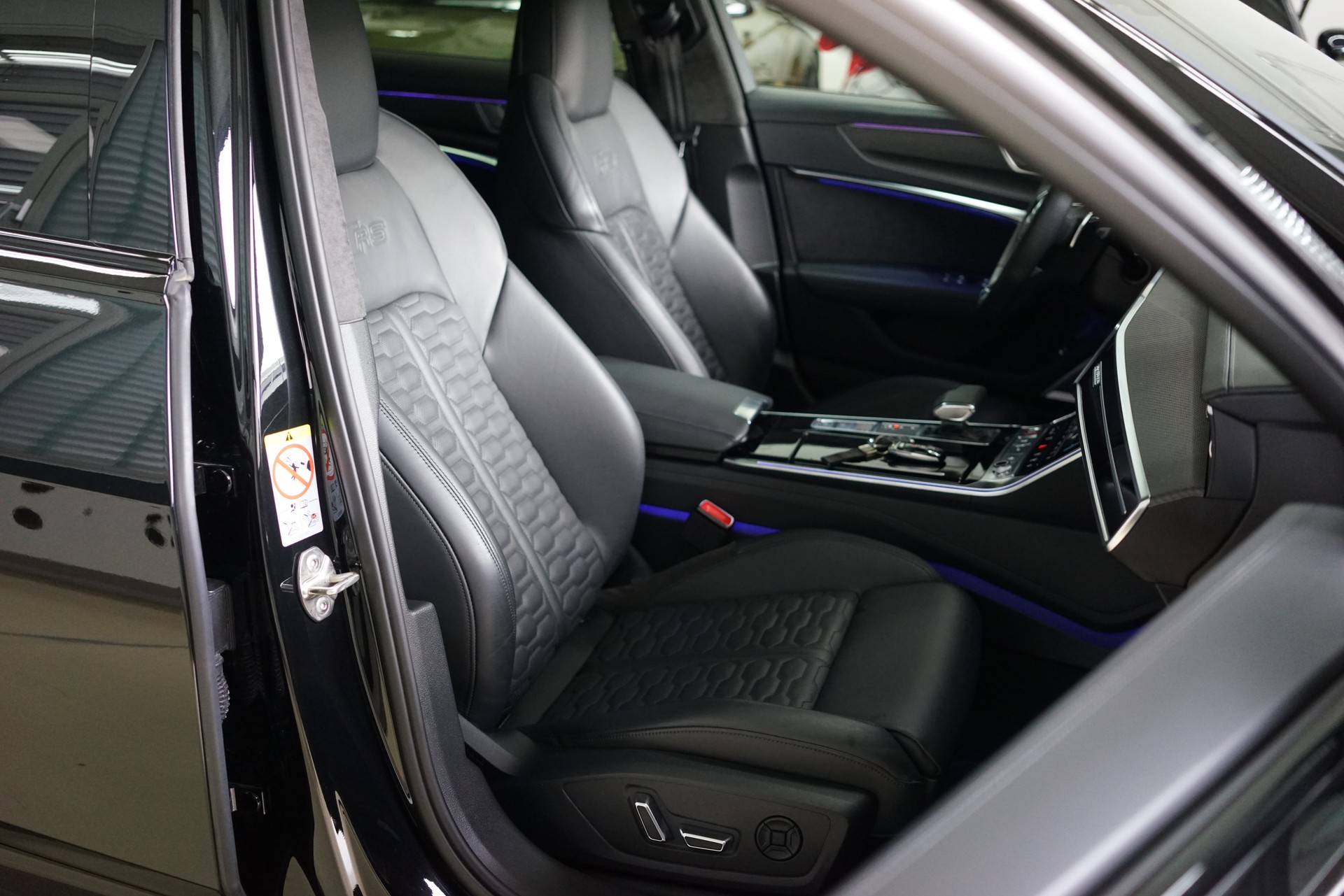 AUDI RS6 Avant 4.0 TFSI V8 quattro / Exklusiv Carbon Kit ** - 32