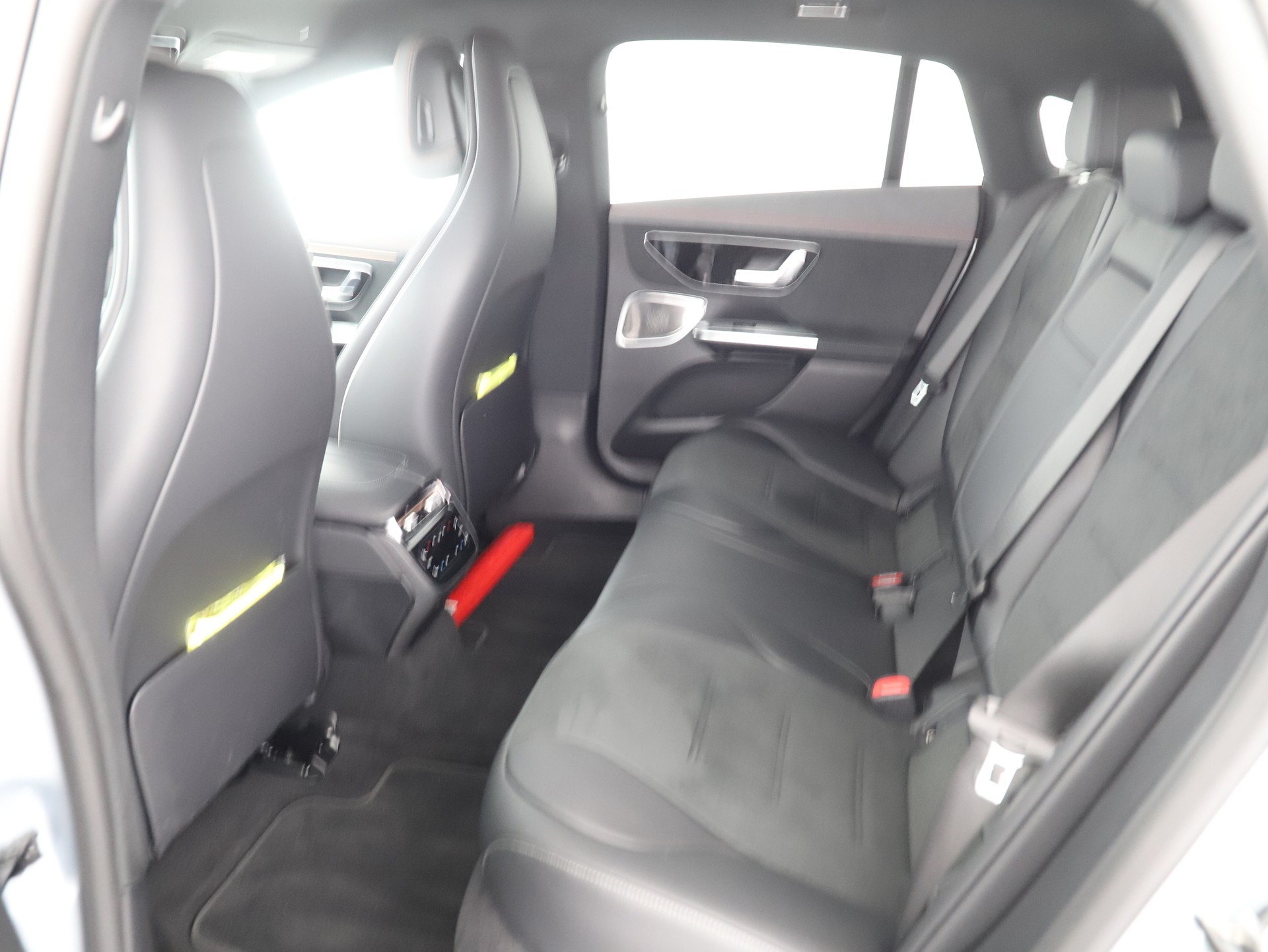 MERCEDES-BENZ EQE 350 4 Matic - 13