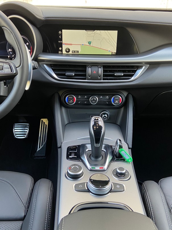 ALFA ROMEO Stelvio 2.0 Veloce Pack Premium Sky Q4 AT8 - 11