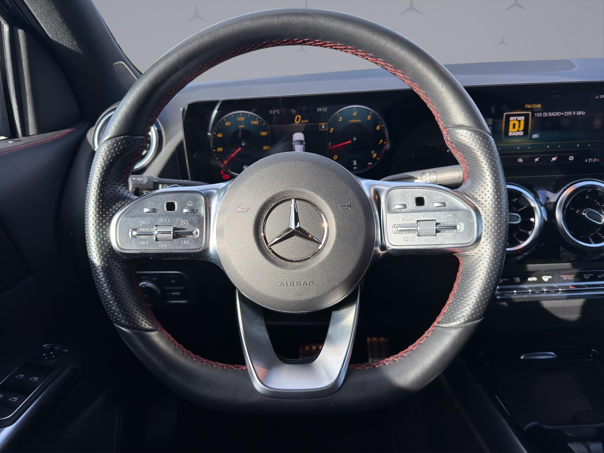MERCEDES-BENZ GLA 200 AMG Line 4matic - 12