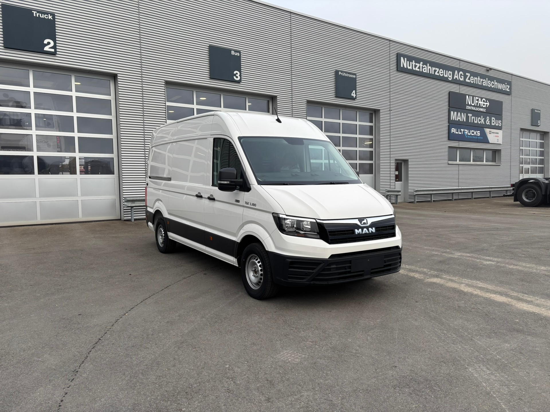 MAN TGE 3.180 Standard 4x4 A - 2