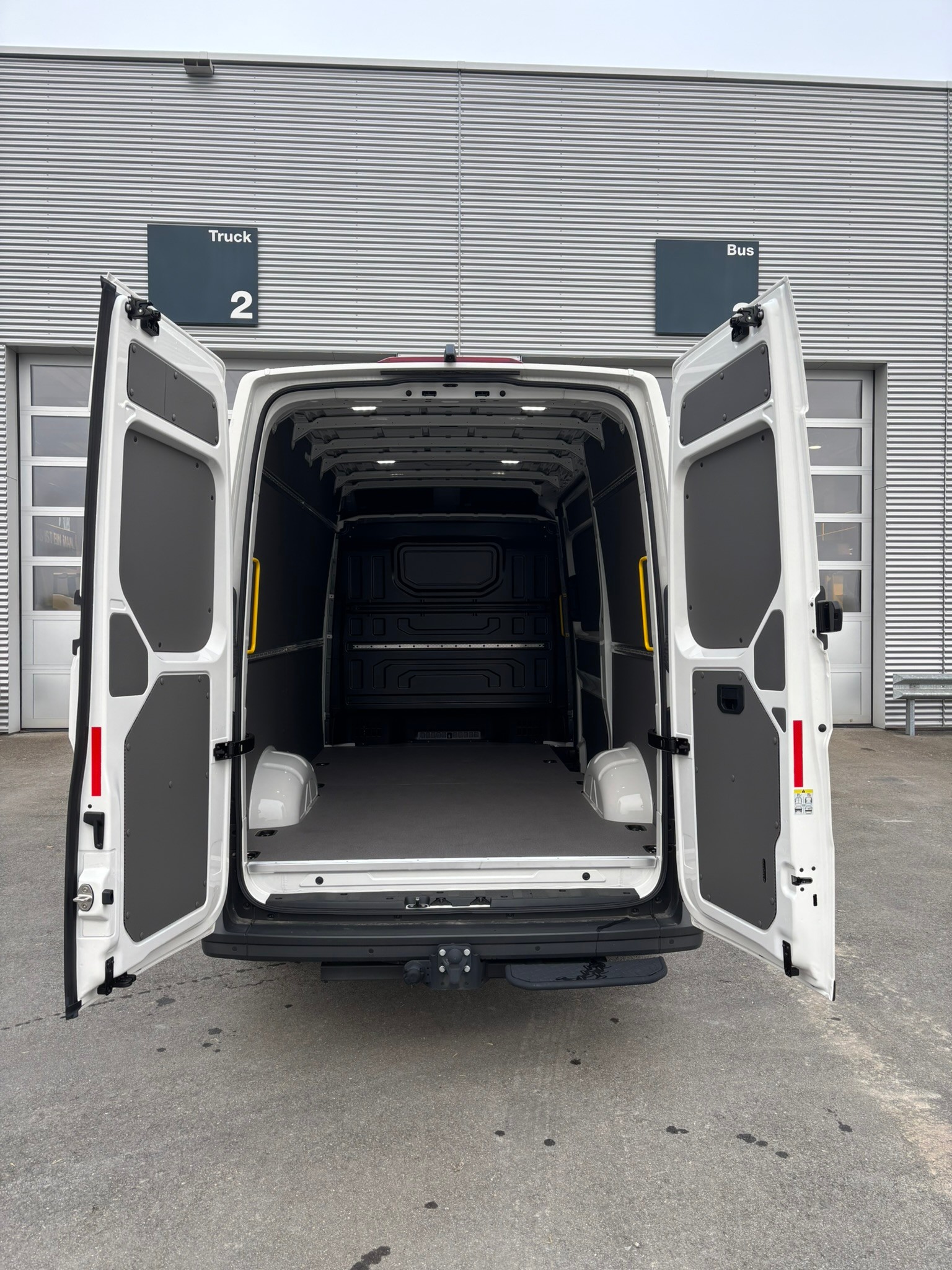 MAN TGE 3.180 Standard 4x4 A - 8