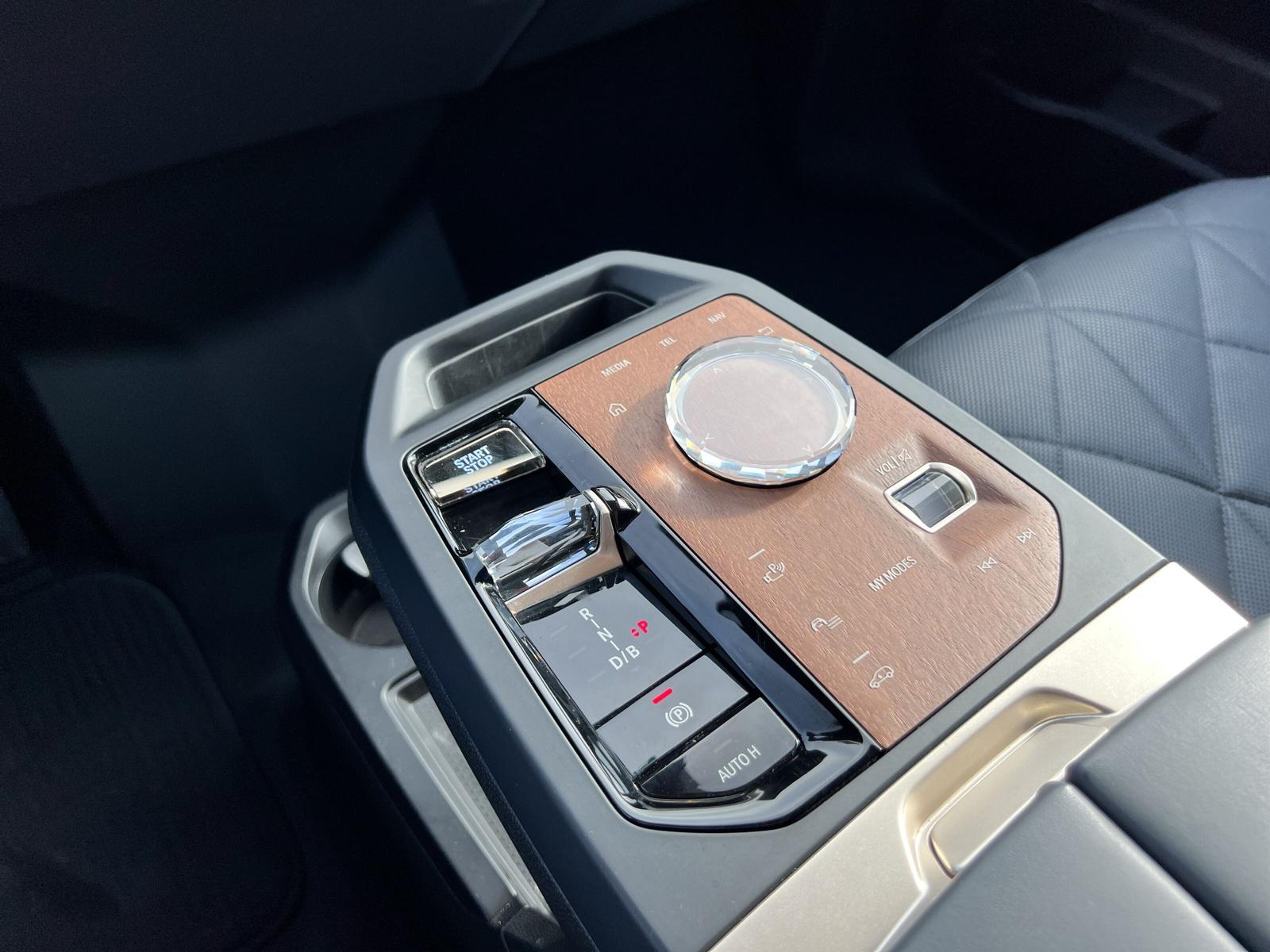 BMW iX M60 M Sport I20 (CH) 📍 **Action de leasing à 1.9%** - 14