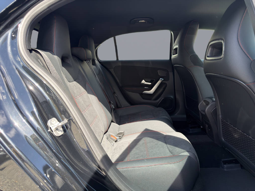MERCEDES-BENZ A 220 AMG Line 4m - 14