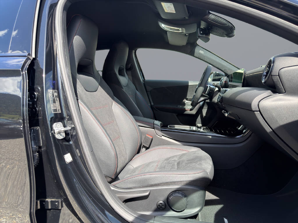MERCEDES-BENZ A 220 AMG Line 4m - 15