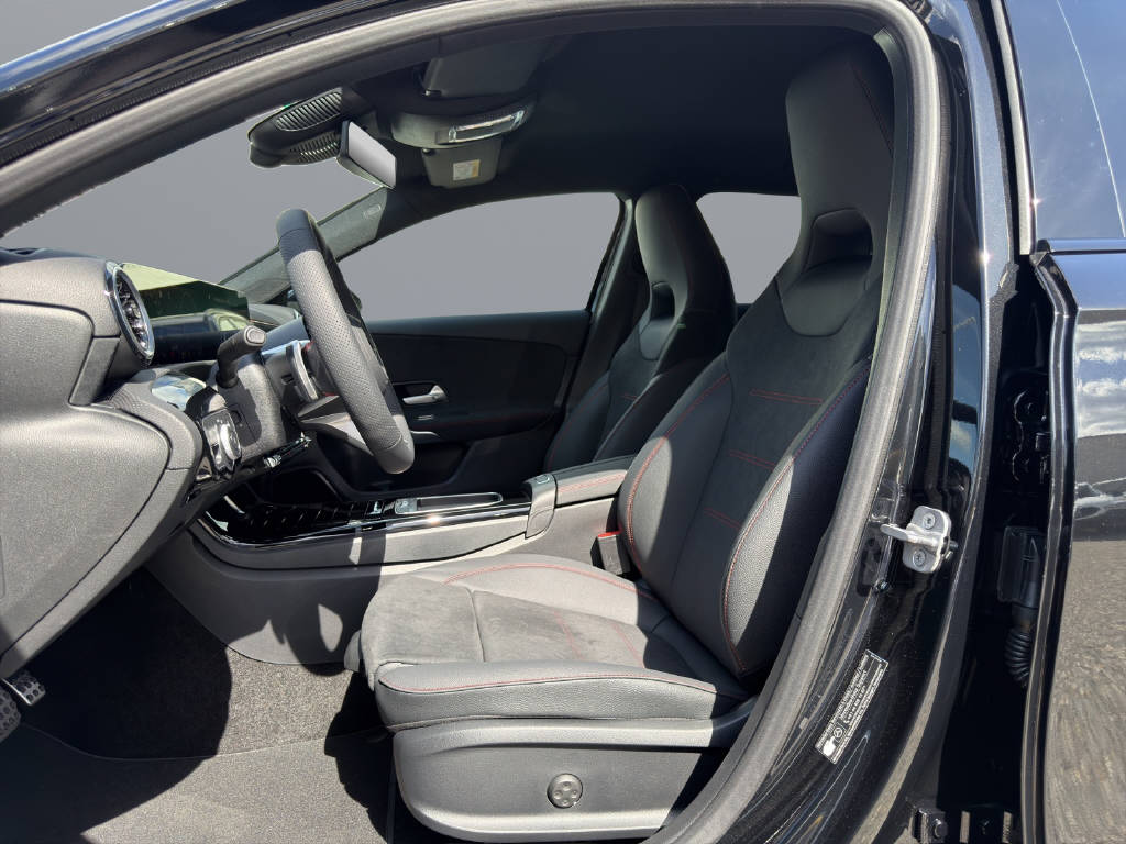 MERCEDES-BENZ A 220 AMG Line 4m - 8