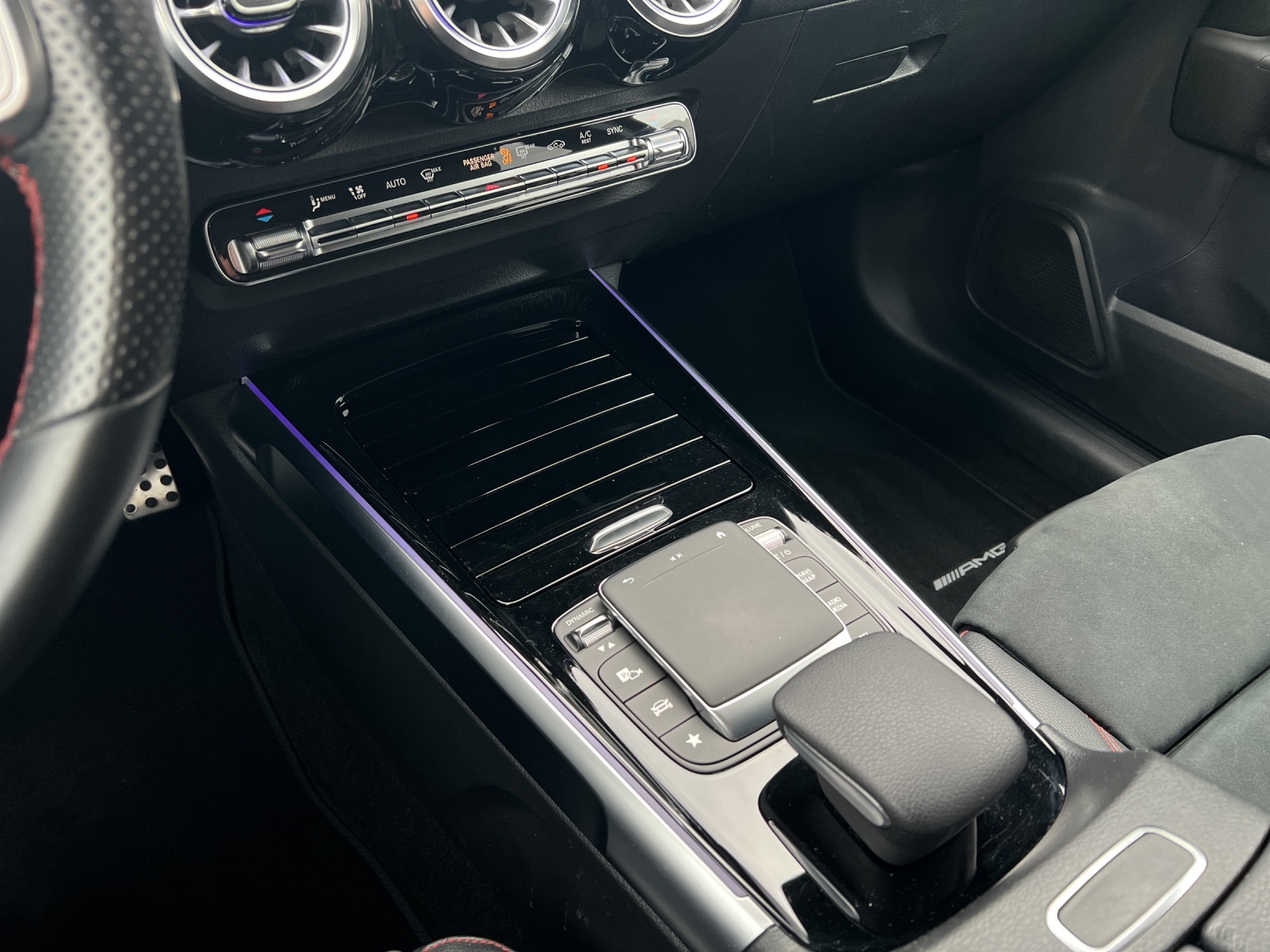 MERCEDES-BENZ GLB 220 d AMG Line 4 MAT. - 11