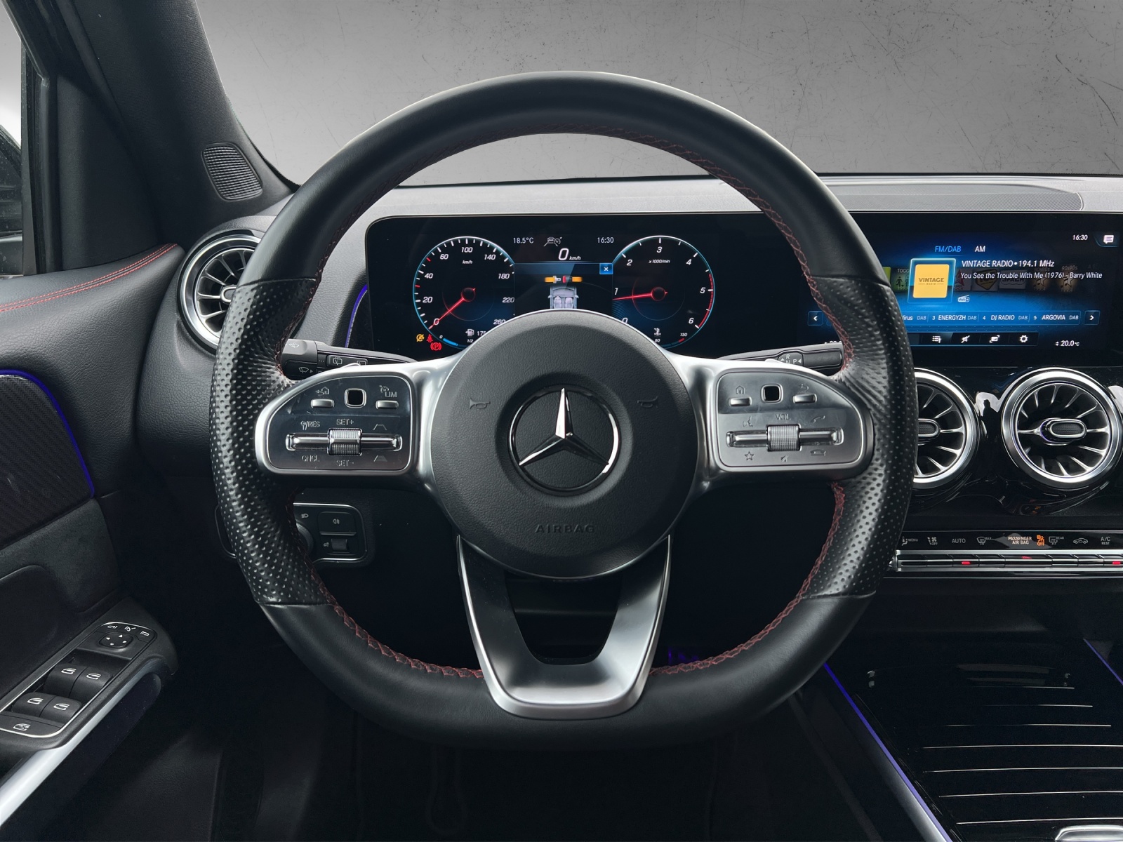 MERCEDES-BENZ GLB 220 d AMG Line 4 MAT. - 9