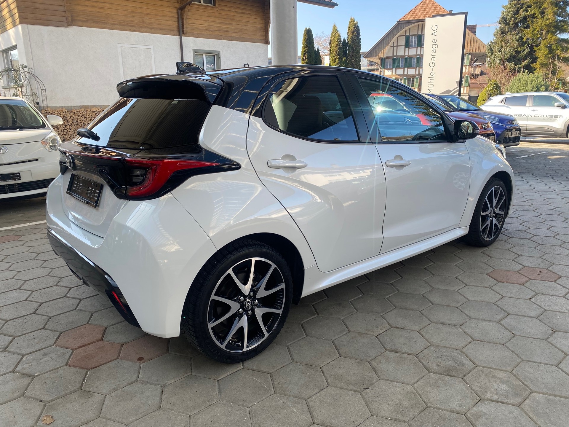 TOYOTA Yaris 1.5 Style e-CVT - 3