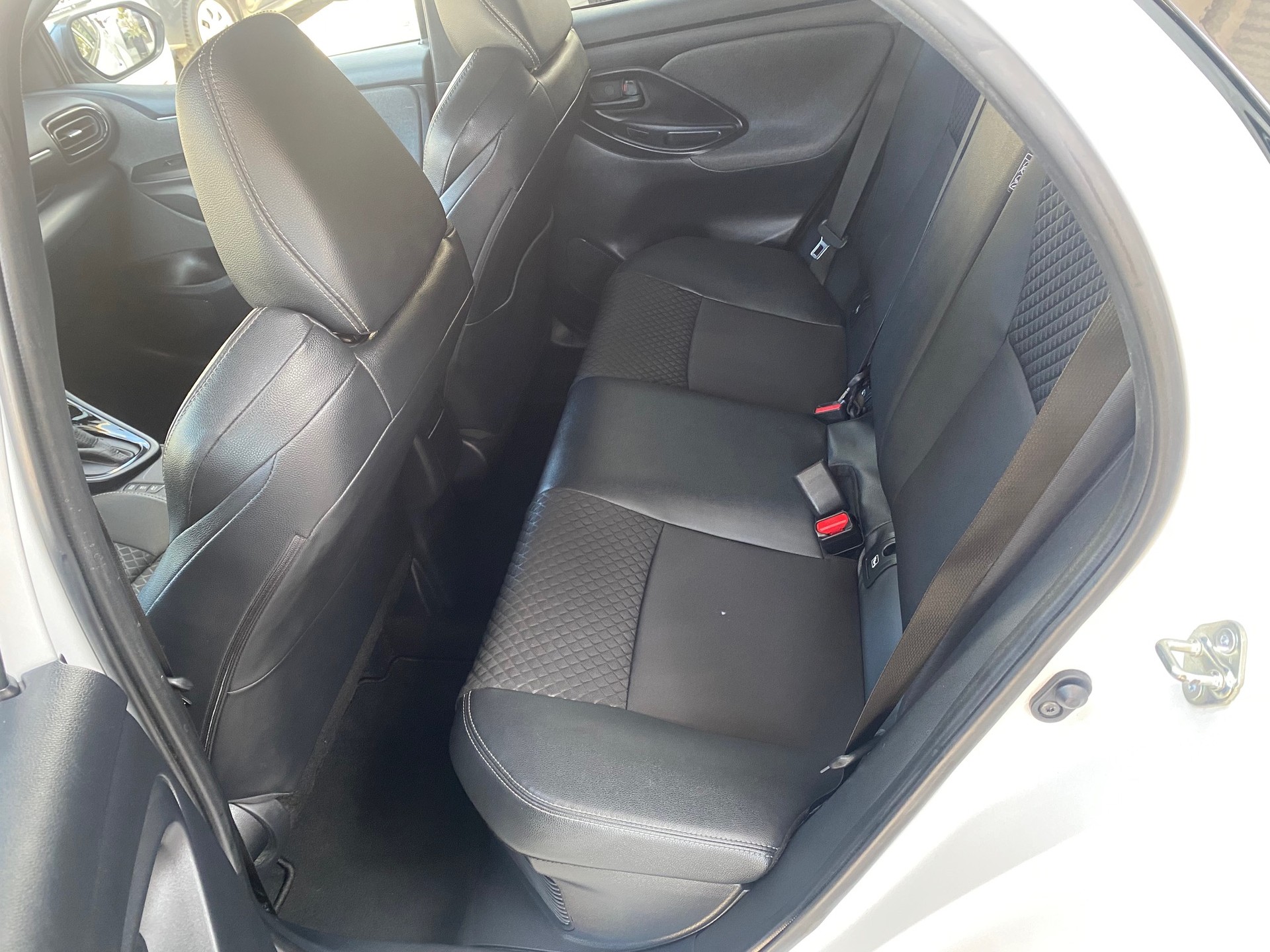 TOYOTA Yaris 1.5 Style e-CVT - 8