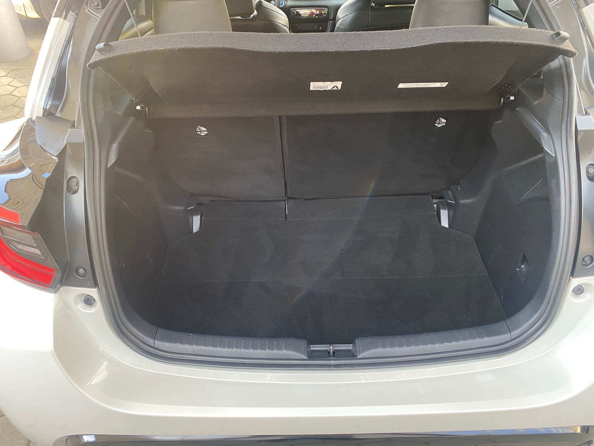 TOYOTA Yaris 1.5 Style e-CVT - 9