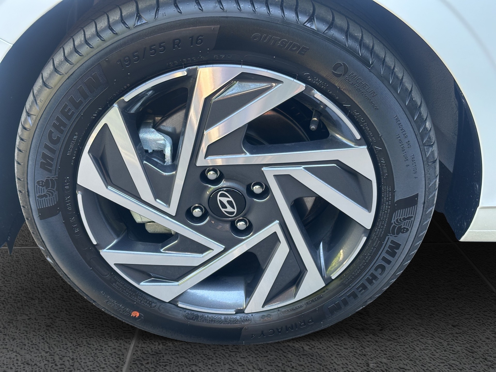 HYUNDAI i20 1.0 T-GDi Amplia DCT - 21