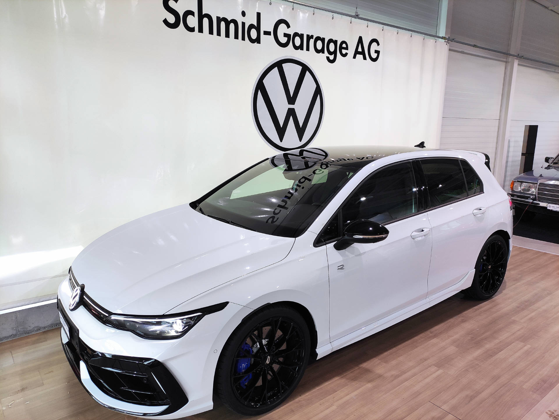 VW Golf VIII 2.0 TSI R Performance DSG 4motion - 1