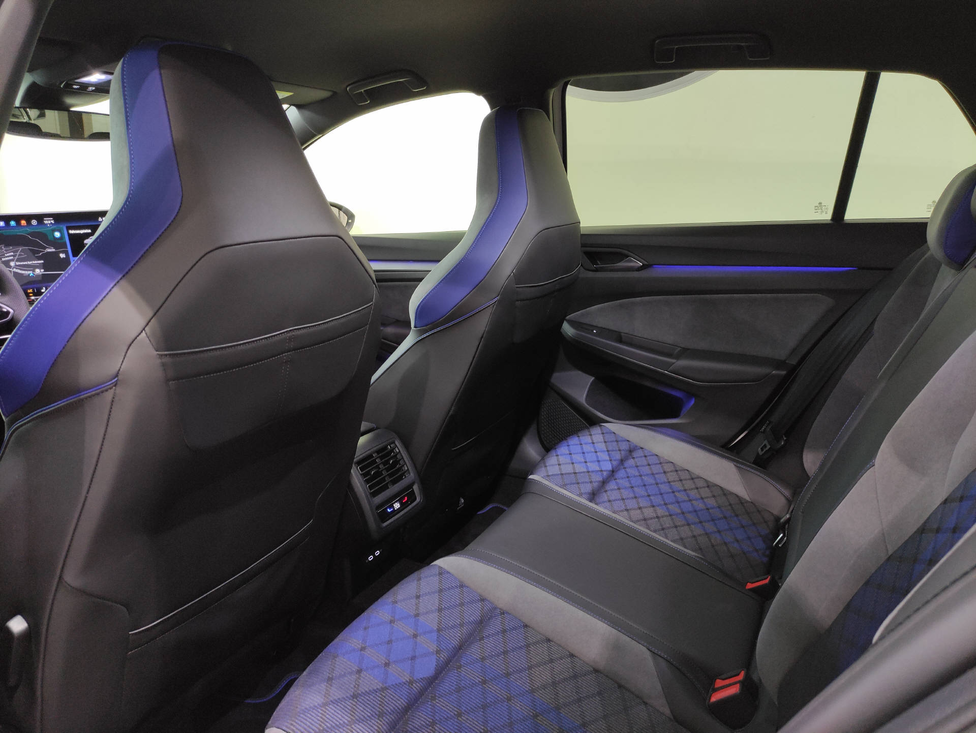 VW Golf VIII 2.0 TSI R Performance DSG 4motion - 13
