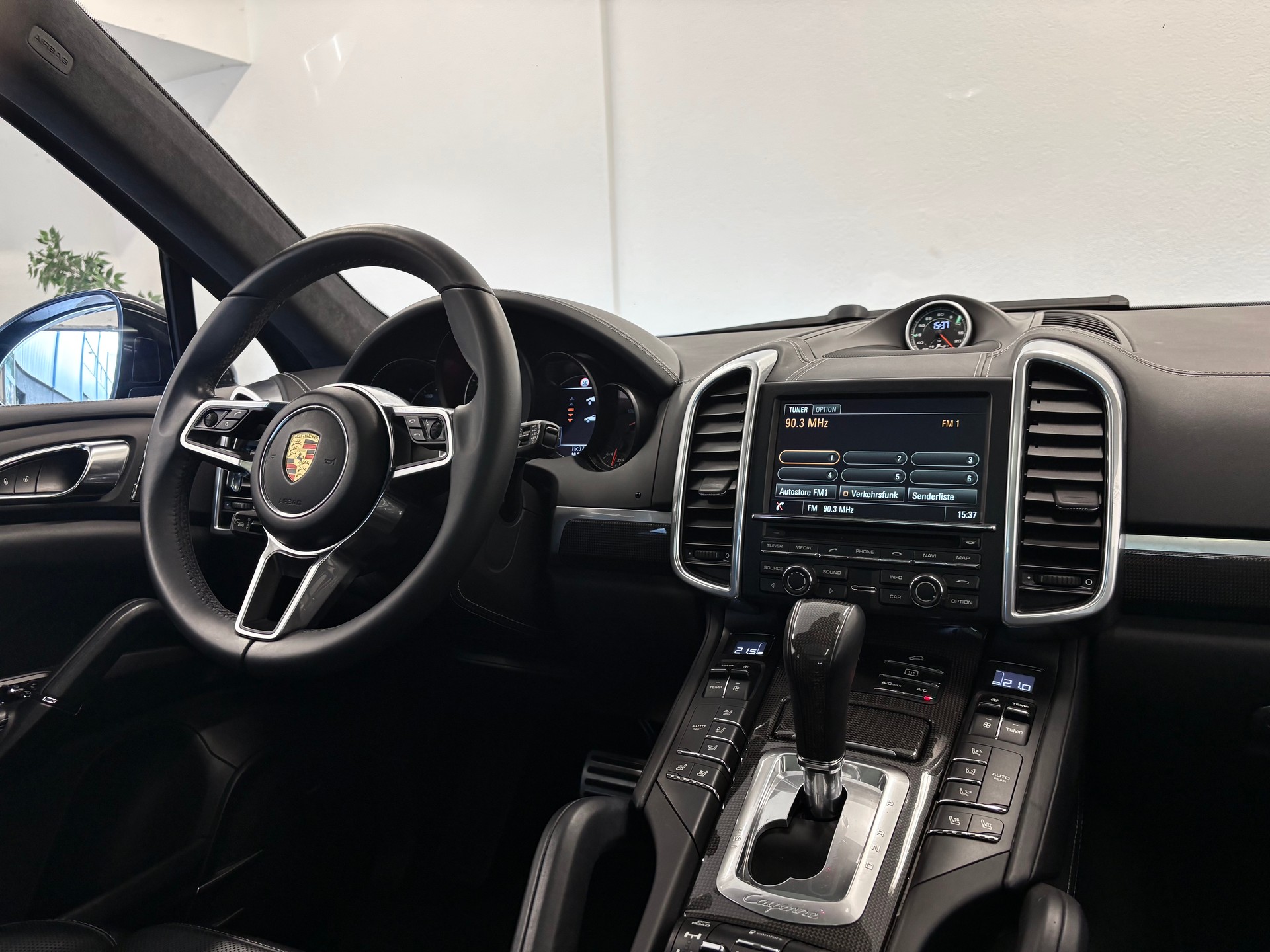 PORSCHE Cayenne GTS "ALL BLACK" - 19