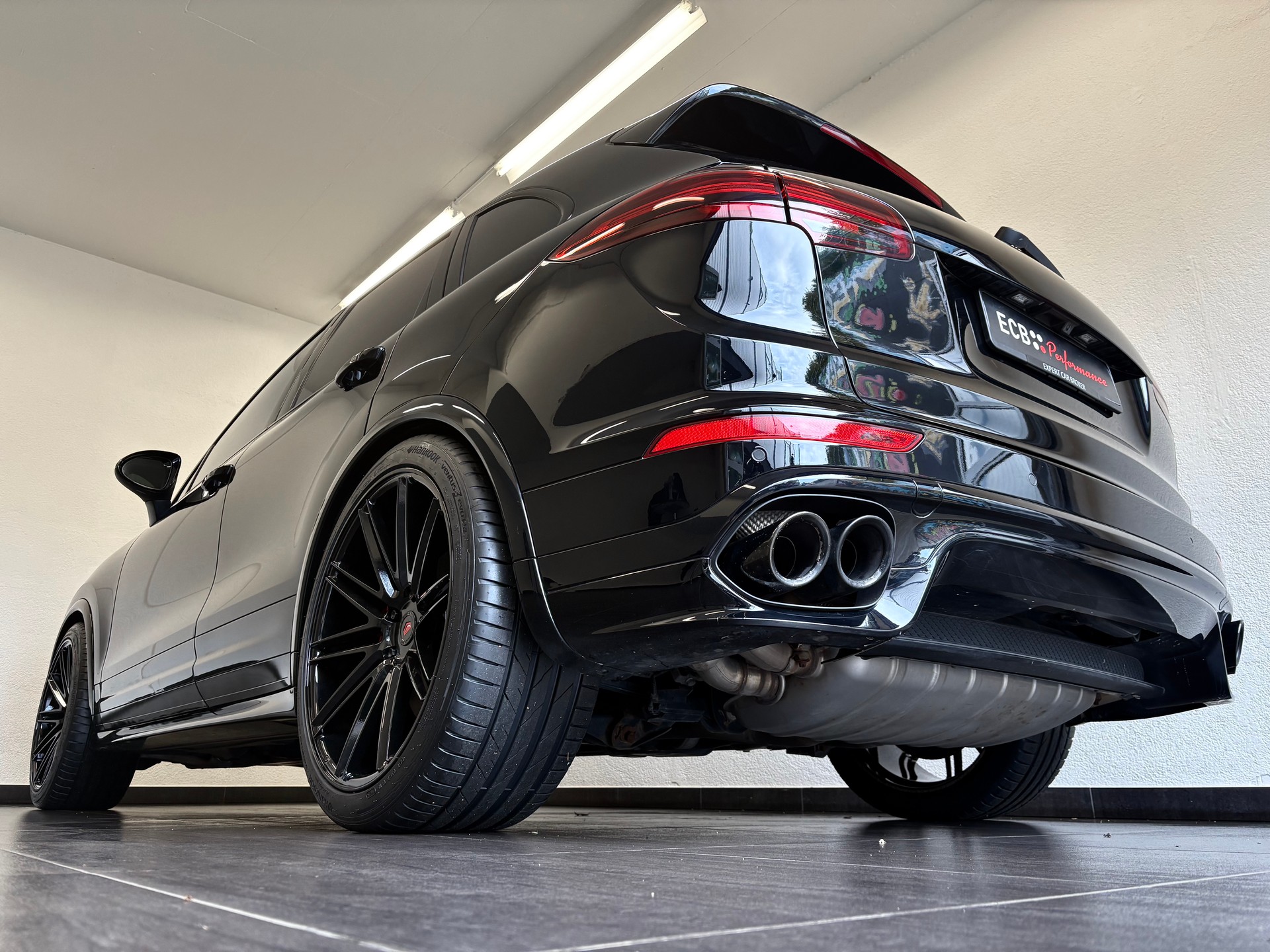 PORSCHE Cayenne GTS "ALL BLACK" - 8