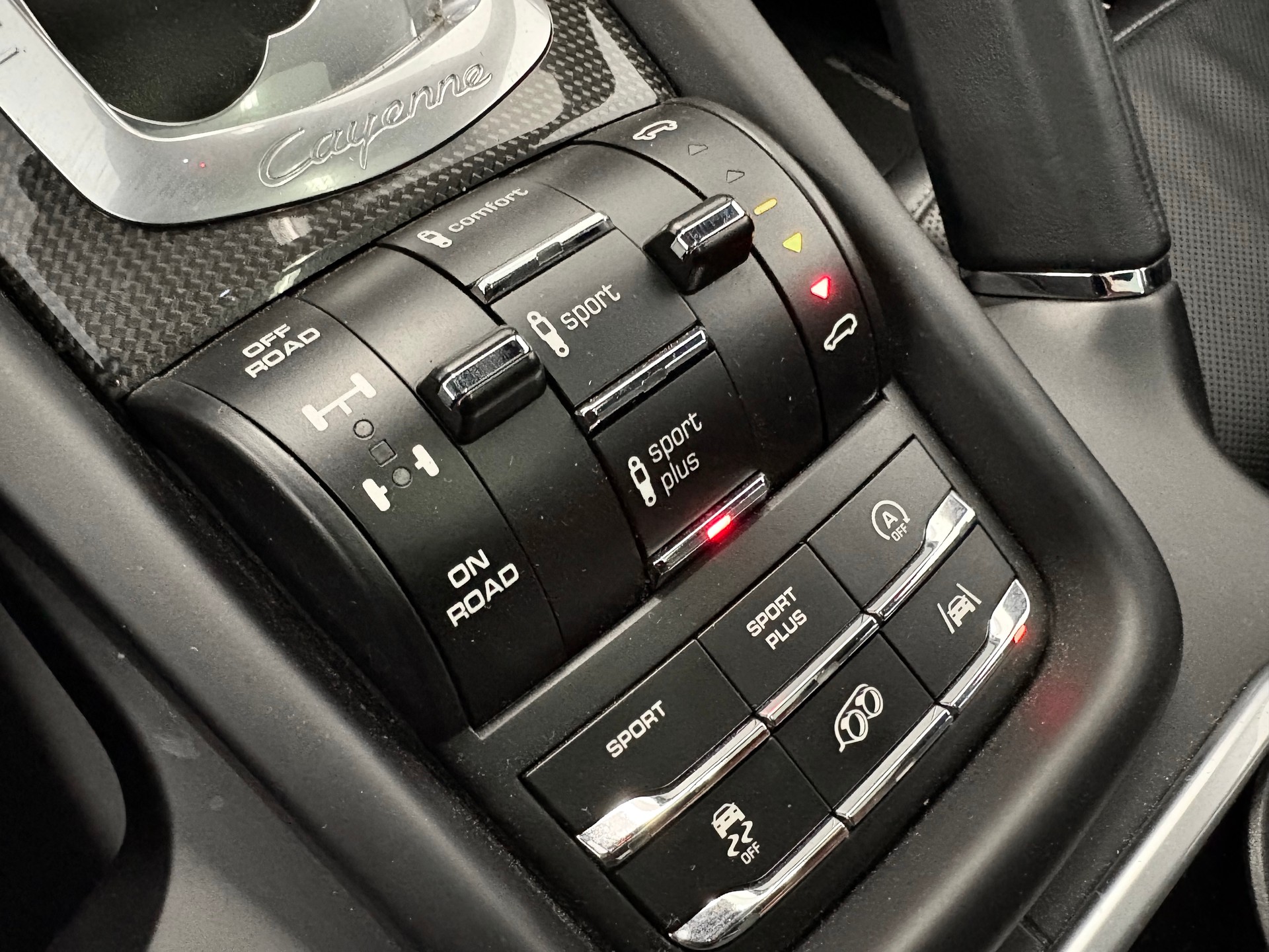 PORSCHE Cayenne GTS "ALL BLACK" - 26